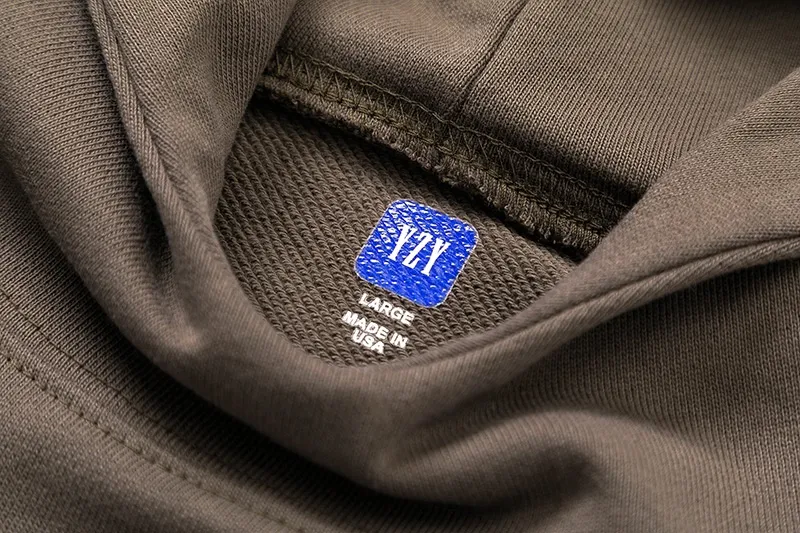 Top tested version YEEZY co-branded GAP co-branded BALENCIAGA three-party co-branded peace dove theme male and female couple star same style pure cotton hoodie sweatshirt. Same style for Justin Bieber's concert. Many stars wear it, detonating the trend market. Oversiez street style. Fabric: This fabric can be said to be the ceiling in the industry this year. The quality is straight forward. It uses 460g double-strand terry with high-end and high-end positioning. Whoever gets it will know. The four colors are all original custom-dyed and there is no color difference with the genuine version. Details: The original hot stamping of the collar label, restored one to one, the size is consistent, the code mark is clear, the washed wheat is copied word for word, the front letter is a water transfer, light and clear, and the pigeon at the back is even more effort. In order to restore it, countless versions were made. The pigeon has numerous small cracks in different shades. PS: Do not wash by soaking, violent washing, or warm water. Color: washed black, charcoal gray, cement white, brown Size: S-XL P:410