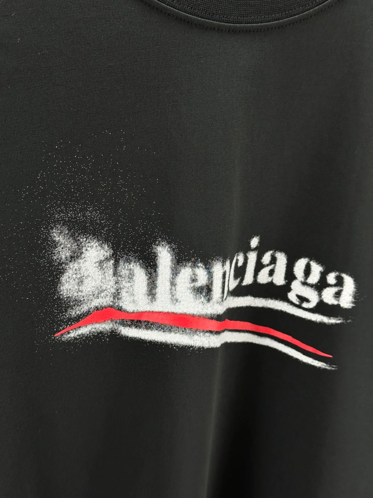 🅿️250 -BALENCI*GA 24ss Paris blurred wave printed long sleeves. The fabric is made of Paris custom-woven and dyed double-yarn pure cotton. The weight is 280g. The thread is custom-woven and dyed without color difference. The front panel is made of imported recreational direct injection. Two high-temperature styling washes. Os dropped shoulders and loose version. Same style for men and women -Color: black beige -SIZE: XS S M L Style No. 8621#