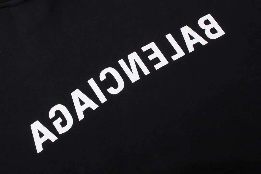 🅿️290 real photos [Top version. Official website quality] BALENCI*GA/Paris BALENCI*GA#2023 new autumn and winter style, front-printed reverse mirror LOGO hooded sweatshirt. Brick cabinet synchronization. The fabric is made of Paris ZP custom-woven and dyed cotton sweatshirt. The weight is 450 grams. The cloth surface is clean. The cloth pattern is clear. Soft and comfortable. Good color fastness. Not easy to change color. The threads are woven and dyed with no color difference. The printing uses imported environmentally friendly rubber paddles, precision stencils, fine LOGO letters, clear letters, no burrs, and a three-dimensional effect. Restore brick cabinet. The version adopts OS loose shoulder version. Same style for men and women. Code: BL238069 Color: black. Size: XS S M L