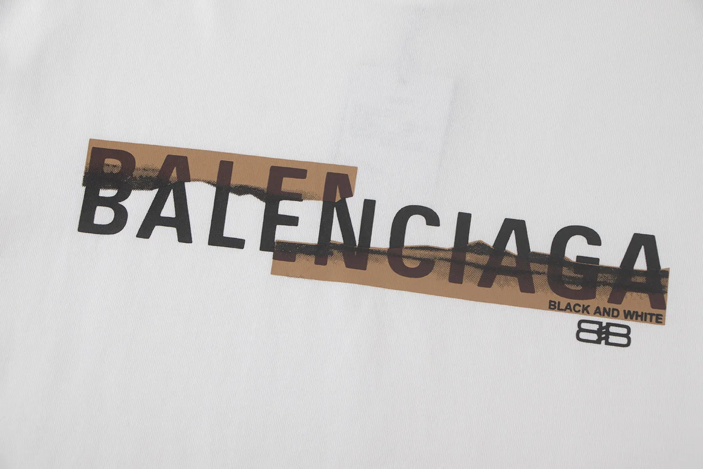 🅿️150 Balenciaga2026 horizontally stacked new T-shirt Material: Made of high version 300g double yarn combed cotton Size: S M L XL Color: black and white Style number: W2807