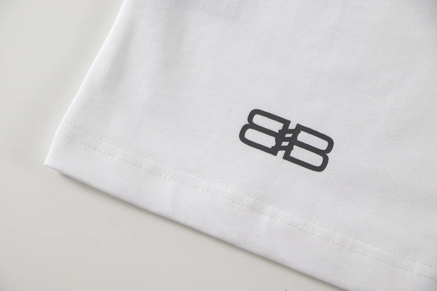 🅿️150 Balenciaga2026 horizontally stacked new T-shirt Material: Made of high version 300g double yarn combed cotton Size: S M L XL Color: black and white Style number: W2807