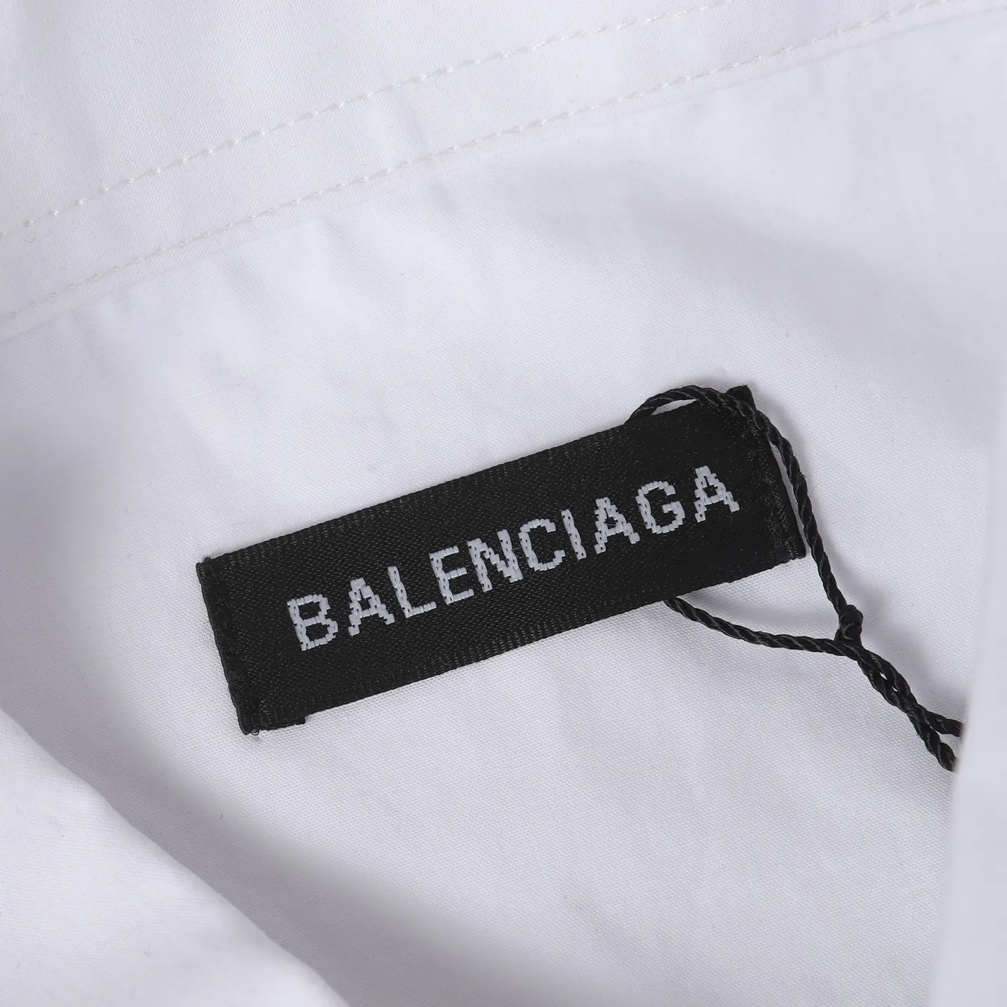 🅿️306 BALENCIAGA BLCG NANO BB embroidered long-sleeved shirt. Customized plain cotton fabric, imported machine embroidery technology, using side-turn buried stitching process to provide high-quality stitching effect, smooth and neat, neat and tidy. The fabrics have been sand washed for better hand feel and texture, not easy to deform, not easy to shrink, not easy to fade, customized accessories, loose version Color: black/white Size: 36 38 40 42