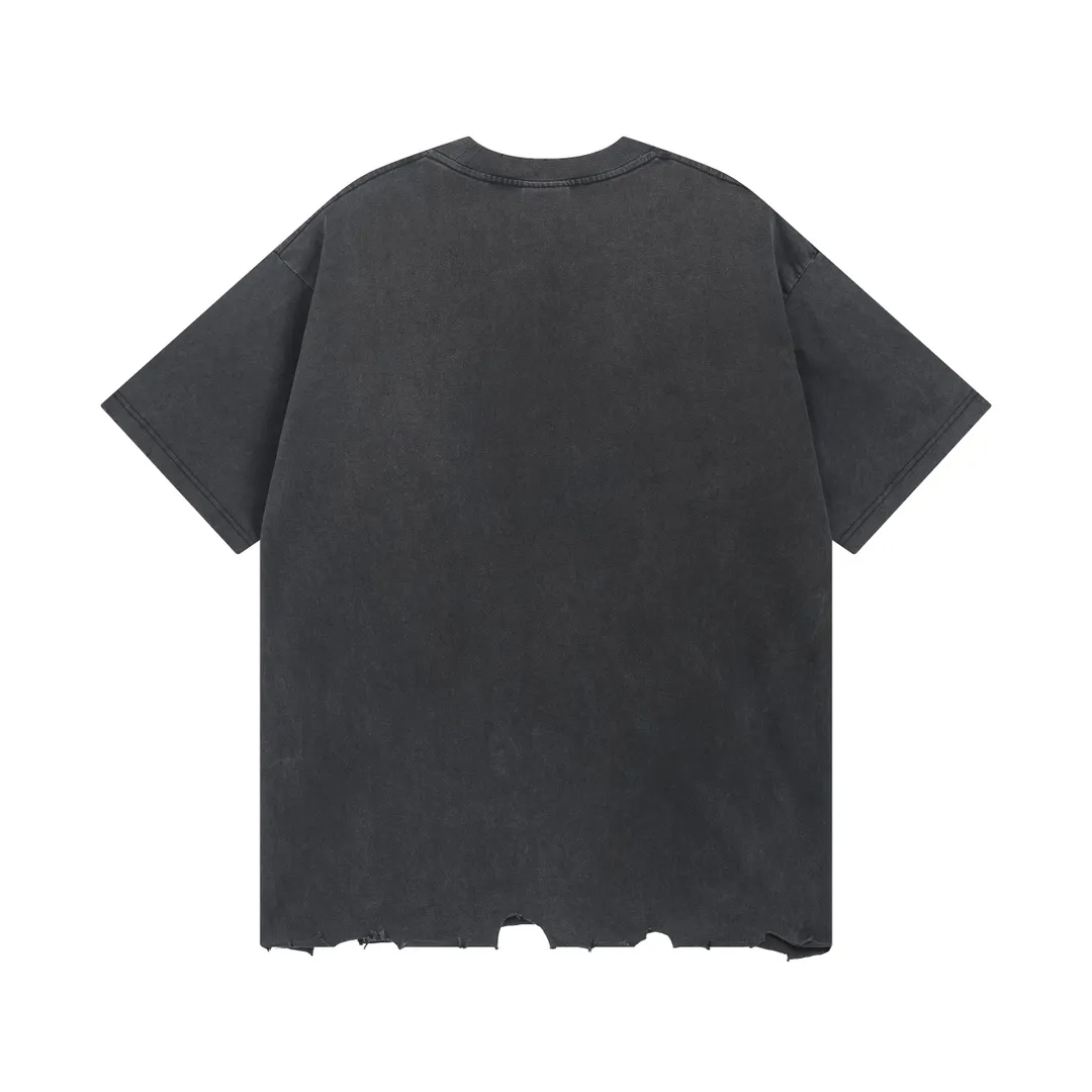 🅿️200 Actual pictures [Top version. Official website quality] BALENCI*GA/Paris #2025 new style letter LOGO chest patch embroidery, washed and worn hem, hand-polished short-sleeved T-shirt. Welcome to compare. The fabric is made of Paris ZP custom-woven and dyed cotton double yarn, with a weight of 260 grams. The cloth surface is clean. The cloth pattern is clear, soft and comfortable. The threads are dyed with no color difference. The classic letter LOGO is embroidered with imported Tajima embroidery machine. The effect is three-dimensional. Restore the brick cabinet, adopt OS loose shoulder style. Same style for men and women. Coding: BL253651 Color: washed black, white Size: XS S M L
