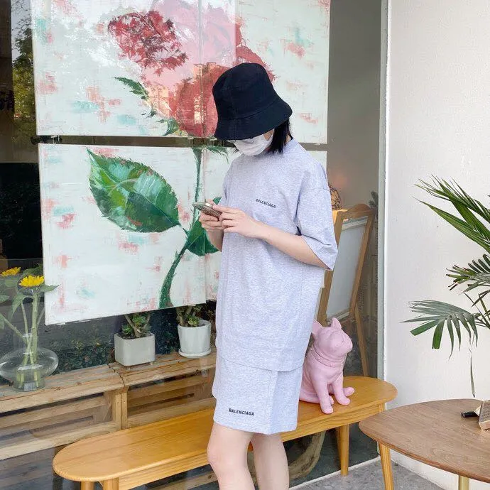 ♻️💯Refer to the model picture for the upper body❤️The top tested version of BALENCIAGA basic embroidered cotton loose shorts for men and women, the same fashion brand shorts. Fabric: Customized fish scale terry cotton fabric 440 grams, super heavy, ready-to-wear washed and soft to the touch. Printing: Japanese Tajima embroidery technology is used, the embroidery is accurate, the printing is meticulous and full, and there is no thread skipping. Accessories: Complete set of customized BLCG accessories Color: Fluorescent green black gray dark khaki Size: XS-L P:310