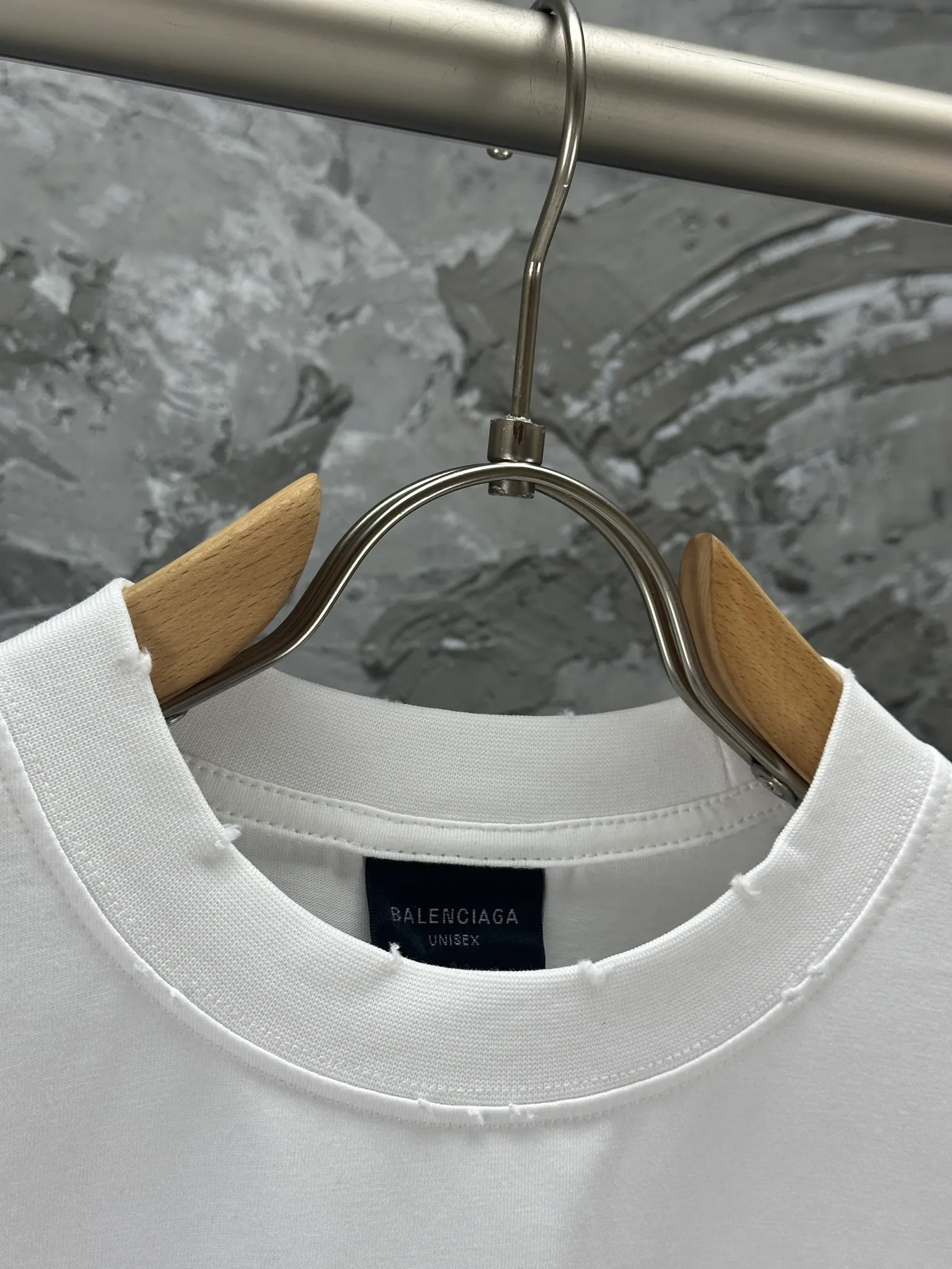🅿️250 BALENCI*GA Paris tape series printed washed distressed long sleeves. The fabric is made of 280g Paris-specific double yarns*high weight 1:1 double yarn rib. The front and rear panels are made of imported Kornray machine direct-injection printing technology. Distressing + multi-position cutting and wear-making process. Two high-temperature shaping washes. os dropped shoulders and loose version. Same style for men and women -Color: off-white, iron gray, burgundy, green, black blue, fog blue -SIZE: XS S M L style number 8602#