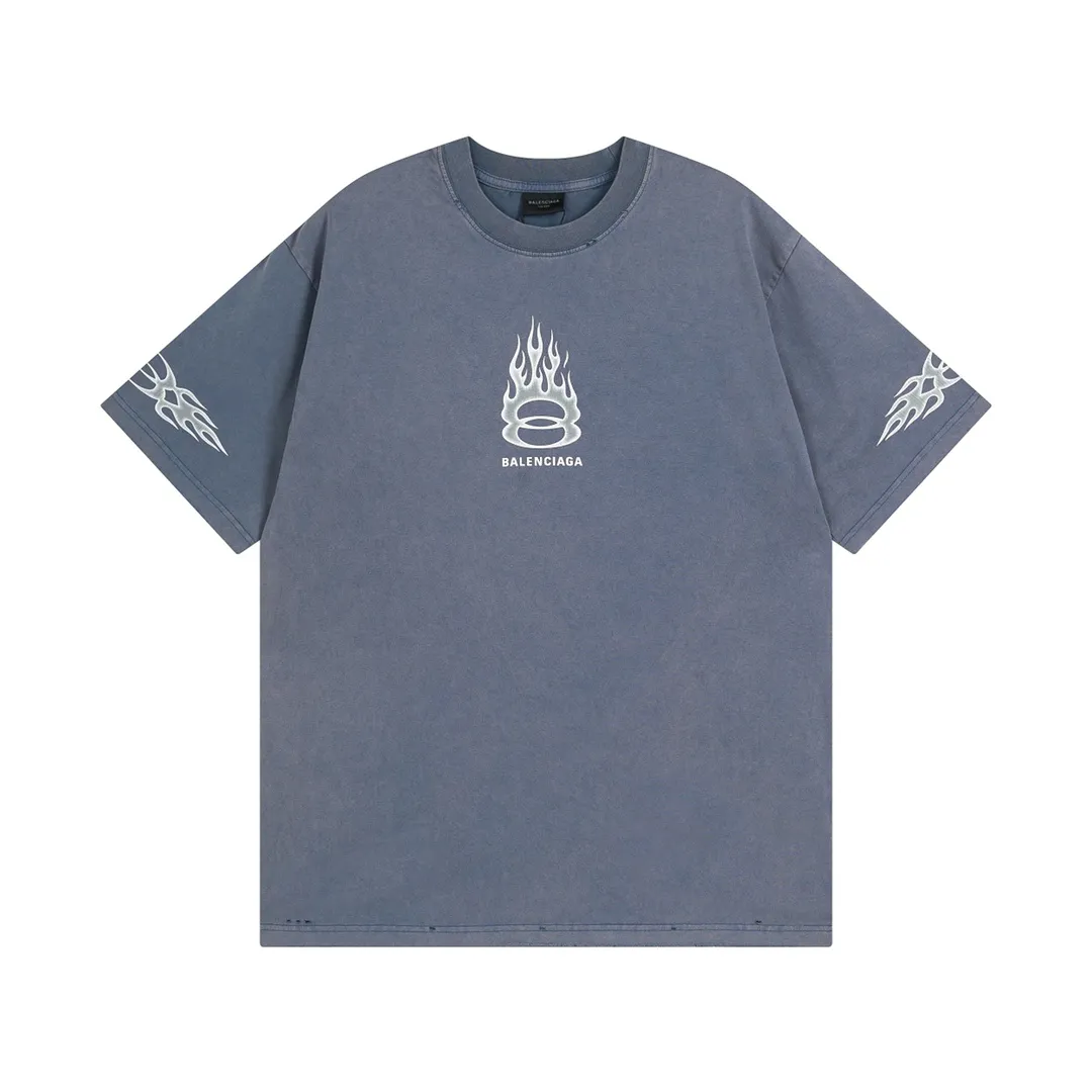 🅿️200 Detailed picture [Top version. Official website quality] BALENCI*GA/Paris#.2024#Double Ring# Flame Direct Injection Printed Washed and Distressed Short-sleeved T-shirt 2024 New Style. Genuine product developed at the first time, widely used in the market. Happy printing comparison! The fabric is made of Paris ZP custom-woven and dyed cotton double yarn. Weighing 260 grams, the cloth surface is clean. The cloth pattern is clear, soft and comfortable. The threads are dyed with no color difference. The printing uses environmentally friendly imported materials for direct printing, with clear patterns and three-dimensional effects. The entire garment is washed, distressed and worn. The version adopts OS loose shoulder design. Same style for men and women. Code: BL223376 Color: black, yellow, washed blue. Size: XS to L