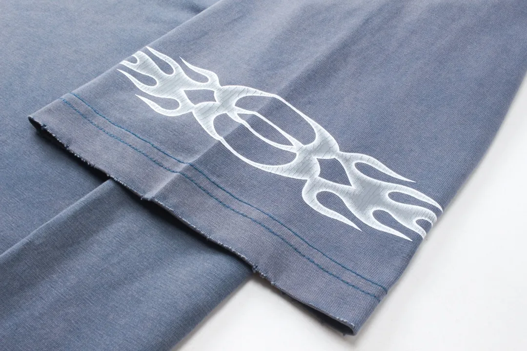 🅿️200 Detailed picture [Top version. Official website quality] BALENCI*GA/Paris#.2024#Double Ring# Flame Direct Injection Printed Washed and Distressed Short-sleeved T-shirt 2024 New Style. Genuine product developed at the first time, widely used in the market. Happy printing comparison! The fabric is made of Paris ZP custom-woven and dyed cotton double yarn. Weighing 260 grams, the cloth surface is clean. The cloth pattern is clear, soft and comfortable. The threads are dyed with no color difference. The printing uses environmentally friendly imported materials for direct printing, with clear patterns and three-dimensional effects. The entire garment is washed, distressed and worn. The version adopts OS loose shoulder design. Same style for men and women. Code: BL223376 Color: black, yellow, washed blue. Size: XS to L