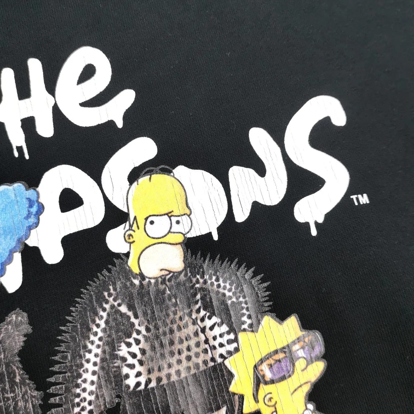 Additional details - Spring and Autumn top-notch proven version of Balenciaga BALENCIAGA The Simpsons cartoon pattern burst pattern pure cotton loose loose hooded sweatshirt for men and women couples. The process uses Kangli printing cracking effect. The front panel printing glue bursting effect uses imported transparent slurry to scrape the bottom to make the printing bursting feel uniform. (PS: If this process is missing, the printing will easily fall off in large areas after cracking.) The embroidery at the hem uses a Tajima embroidery machine imported from Japan, which makes the size and spacing of the letters even, and the hollows of the letters will not be filled. Precise craftsmanship, full of details. The fabric is made of 520g crystal composite fleece cotton, brand new, washed, and labeled. Genuine products are consistent and synchronized, and coded authentic products are consistent and synchronized. Top tested version, accurate and flawless.  Color: White Blue Black Size: XS-L P:520