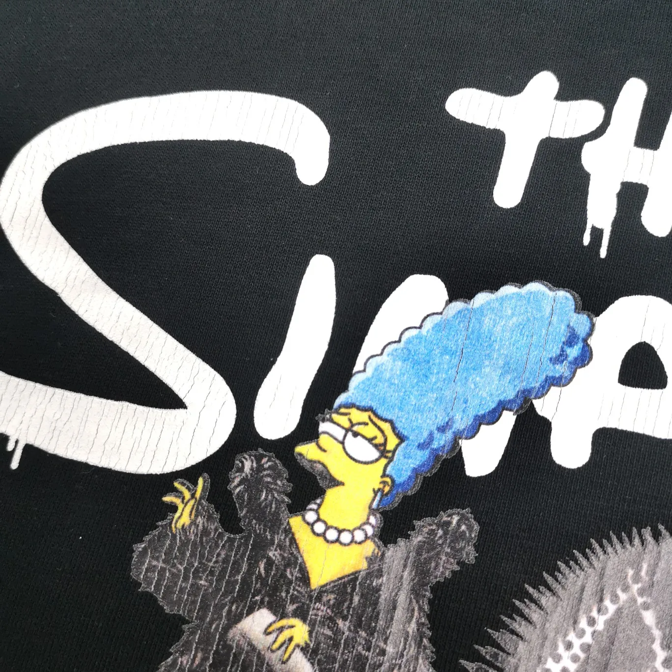 Additional details - Spring and Autumn top-notch proven version of Balenciaga BALENCIAGA The Simpsons cartoon pattern burst pattern pure cotton loose loose hooded sweatshirt for men and women couples. The process uses Kangli printing cracking effect. The front panel printing glue bursting effect uses imported transparent slurry to scrape the bottom to make the printing bursting feel uniform. (PS: If this process is missing, the printing will easily fall off in large areas after cracking.) The embroidery at the hem uses a Tajima embroidery machine imported from Japan, which makes the size and spacing of the letters even, and the hollows of the letters will not be filled. Precise craftsmanship, full of details. The fabric is made of 520g crystal composite fleece cotton, brand new, washed, and labeled. Genuine products are consistent and synchronized, and coded authentic products are consistent and synchronized. Top tested version, accurate and flawless.  Color: White Blue Black Size: XS-L P:520