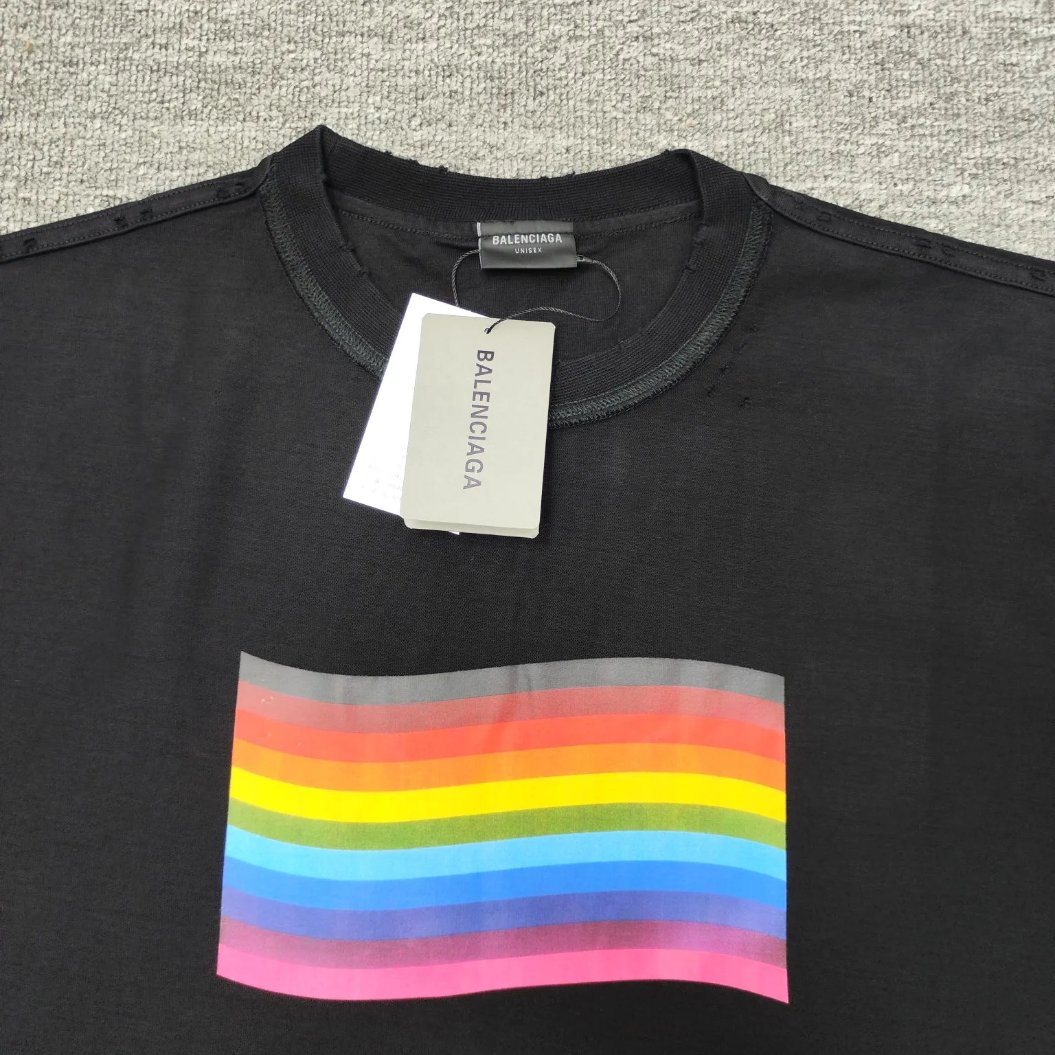 ♻️💯Reference model picture for the upper body❤️【Latest new】Top version - BALENCIAGA - Balenciaga rainbow flag short-sleeved T-shirt. Original development of custom-woven fabric process, washing and water treatment. High-gram weight 300g fabric, full texture, clean cloth, soft and comfortable. Solona thread custom dyeing without color difference It is made of fine cotton plain knitted custom-dyed fabric, and the custom-woven cross brace rib is dyed in the same cylinder to ensure no color difference. It follows the original process and is trimmed narrowly. The front is decorated with a rainbow flag art print. It is made of original color and special glue of the same color. It is hand-screen printed and uses screen printing as a transparent base to solidify the color. It has strong quality stability and the viscosity of the color paste should be adjusted appropriately, which is beneficial to the fabric's uniform sizing and smooth pattern. Through special cutting and sewing techniques, the garment is turned inside out to create a unique visual effect. The inside-out design can highlight the layering of clothing and make the overall shape richer and three-dimensional. Double chain stitching on the back shoulders, customized new collar label os dropped shoulders, loose version, same style for men and women Color: Black Size: XS-L P:270