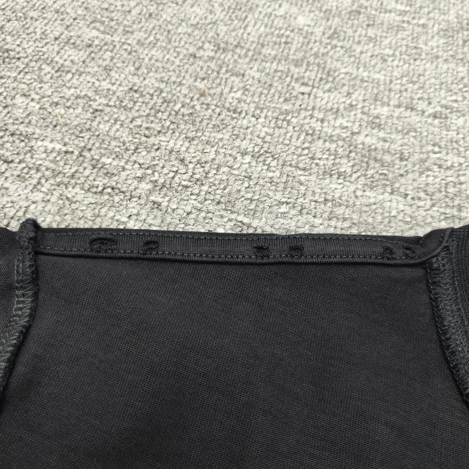 ♻️💯Reference model picture for the upper body❤️【Latest new】Top version - BALENCIAGA - Balenciaga rainbow flag short-sleeved T-shirt. Original development of custom-woven fabric process, washing and water treatment. High-gram weight 300g fabric, full texture, clean cloth, soft and comfortable. Solona thread custom dyeing without color difference It is made of fine cotton plain knitted custom-dyed fabric, and the custom-woven cross brace rib is dyed in the same cylinder to ensure no color difference. It follows the original process and is trimmed narrowly. The front is decorated with a rainbow flag art print. It is made of original color and special glue of the same color. It is hand-screen printed and uses screen printing as a transparent base to solidify the color. It has strong quality stability and the viscosity of the color paste should be adjusted appropriately, which is beneficial to the fabric's uniform sizing and smooth pattern. Through special cutting and sewing techniques, the garment is turned inside out to create a unique visual effect. The inside-out design can highlight the layering of clothing and make the overall shape richer and three-dimensional. Double chain stitching on the back shoulders, customized new collar label os dropped shoulders, loose version, same style for men and women Color: Black Size: XS-L P:270