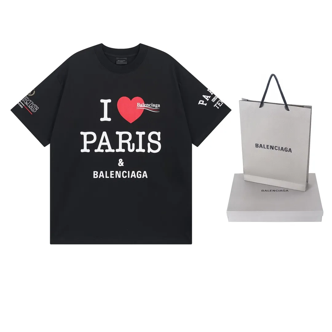 🅿️186 real photos [Top version. Official website quality] BALENCI*GA/Paris. SS25 latest model, front and back left and right sleeves I Love Paris & Balenciaxx art printed short-sleeved T-shirt. Brick cabinet synchronization. Genuine product developed at the first time, happy to print and compare! The fabric is made of Paris ZP custom-woven and dyed cotton double yarn. Weighing 260 grams, the cloth surface is clean. The cloth pattern is clear, soft and comfortable. The threads are dyed with no color difference. The printing uses environmentally friendly imported materials. The letters are clear and the effect is three-dimensional. The version adopts OS loose shoulder design. Same style for men and women. Code: BL253650 Color: white, black Size: XS S M L