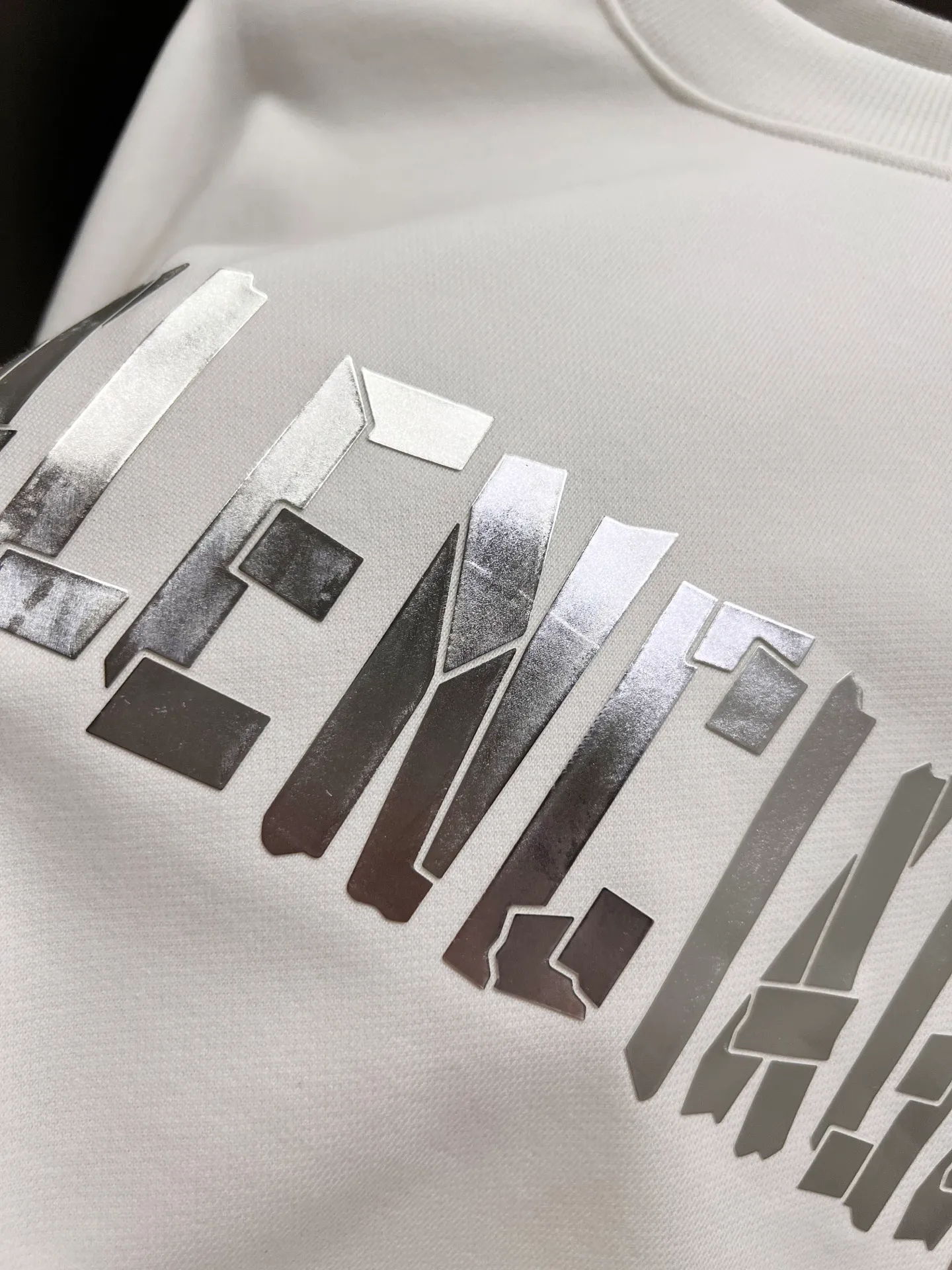 🅿️260 BAL Balenciaga 2025 Autumn and Winter New Style Round Neck Long Sleeve Sweater Classic Letter Laser Printing Technology Uniform Loose Version for Men and Women S M L XL XXL Five Codes Color: Black White