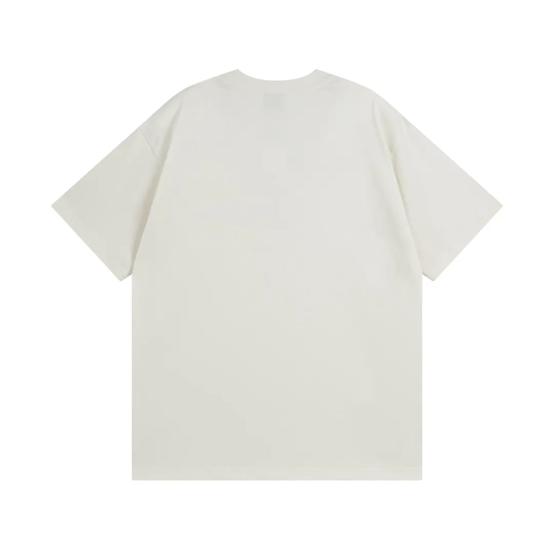 🅿️170 detailed pictures [Top version. Official website quality] BALENCI*GA/Paris. 2024 new style. 3M reflective letter printed short-sleeved T-shirt, brick cabinet synchronization. Genuine product developed in the first time, enjoy printing and comparison! The fabric is made of Paris ZP custom-woven and dyed cotton double yarn. Weighing 260 grams, the cloth surface is clean. The cloth pattern is clear, soft and comfortable. The threads are dyed with no color difference. The front piece is printed with reflective film. The effect is three-dimensional. Restore the brick cabinet. Different market currency, welcome to compare, the version adopts OS loose shoulder version. Same style for men and women Coding: BL223386 Color. Black, off-white Size: XS to L