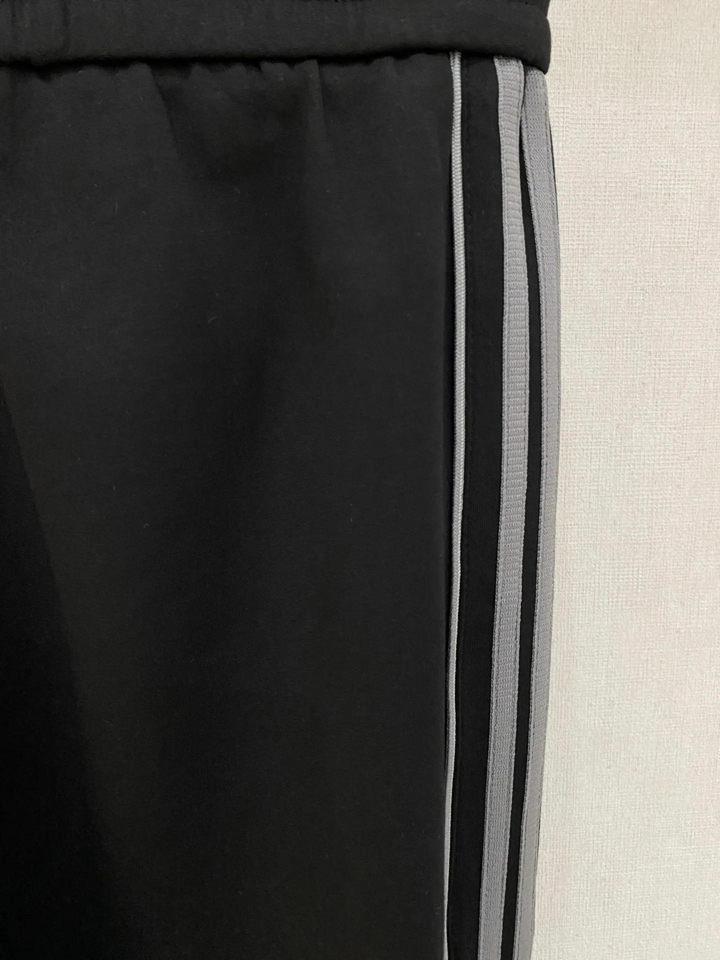 🅿️720 Balenciaga's hot-selling suit is coming. Focus on the original version of the official website. 2025 new hot-selling cardigan suit. The original order is the best 🇭🇰. It is carefully crafted with top-level design. It has a fitting and perfect upper body effect. All-natural high-quality Tencel Roman cotton 100%, close-fitting comfort, noble and elegant! Original hardware embodies elegance and nobility! Counter size: M-3XL (maximum wear up to 190 pounds)
