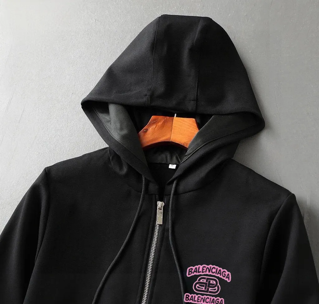 🅿️460 brand [BALENCIAGA] (velvet and thickened) 2025 autumn and winter new products, celebrities’ favorite fashion-flavored casual suits, clean and neat tailoring, full of urban style. Made of high-quality customized fabrics, the lining has excellent thermal insulation effect, feels soft and dry, and the upper body effect is crisp and stylish. The three-dimensional cutting process and the pattern are all of high standards, and the silhouette version has the right benefits! It is not tight at all, and you feel good when you put it on. So many top-quality raw materials create high-end products with unparalleled value. It is the first choice for high-end fashion people. (Size: M-4XL can wear up to 200 pounds)
