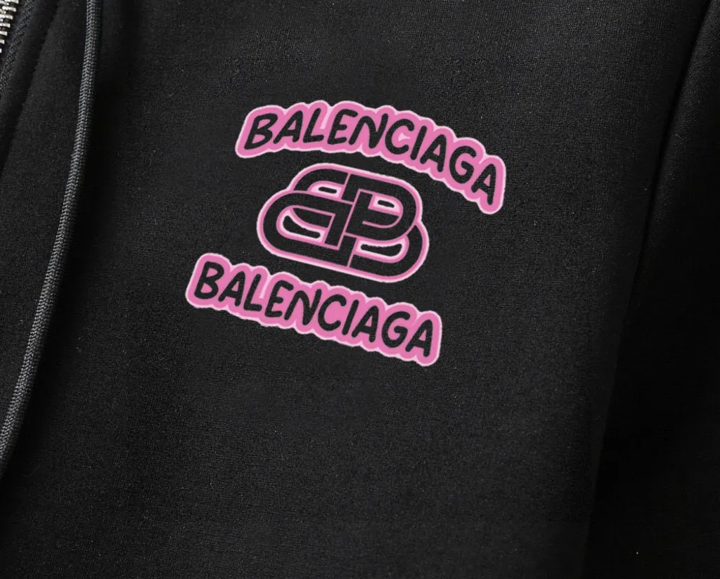 🅿️460 brand [BALENCIAGA] (velvet and thickened) 2025 autumn and winter new products, celebrities’ favorite fashion-flavored casual suits, clean and neat tailoring, full of urban style. Made of high-quality customized fabrics, the lining has excellent thermal insulation effect, feels soft and dry, and the upper body effect is crisp and stylish. The three-dimensional cutting process and the pattern are all of high standards, and the silhouette version has the right benefits! It is not tight at all, and you feel good when you put it on. So many top-quality raw materials create high-end products with unparalleled value. It is the first choice for high-end fashion people. (Size: M-4XL can wear up to 200 pounds)