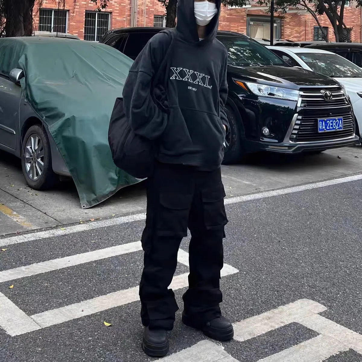 ♻️💯Upper body reference model picture❤️The top version of Balenciaga BALENCIAGA's new XXXL letter embroidery, the latest hooded sweatshirt for male and female couples stars - using imported Tajima 10w needle machine embroidery, high-density embroidered letter hemming technology, full details and no tails, clear letters and no connections‼ ️ - BLCG's latest fashion series, Jay Chou's same upper body, new styles are released every year. The washed black color is a new color this year. I didn't hesitate to buy it when I saw it. The upper body looks white. I love this color!  -Full set of 1:1 customized accessories + Sydney paper with logo + new version of handbags at the counter + three standard products for large products + original hangtag -The webbing on the back collar extends to the shoulder for reinforcement, and the stitches are dropped at the joint. Imported elliptical machine, imported glue technology, overall printing without teeth, 32s480g double yarn combed cotton fabric, the fabric is made of 480g Color: washed black Size: XS-L P:470