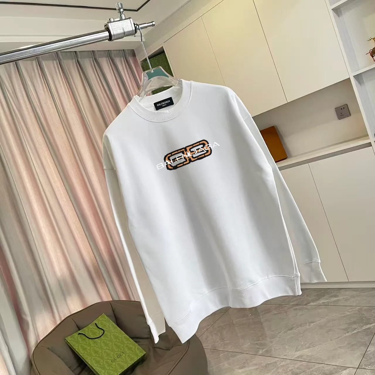 🅿️230 BALENCI*GA Paris 2025 Autumn and Winter New Style Personalized Letter Logo Print Customized Pure Cotton Fabric 400g Round Neck Sweater Same Style for Men and Women Size: S M L XL XXL Five Codes Color: Black White