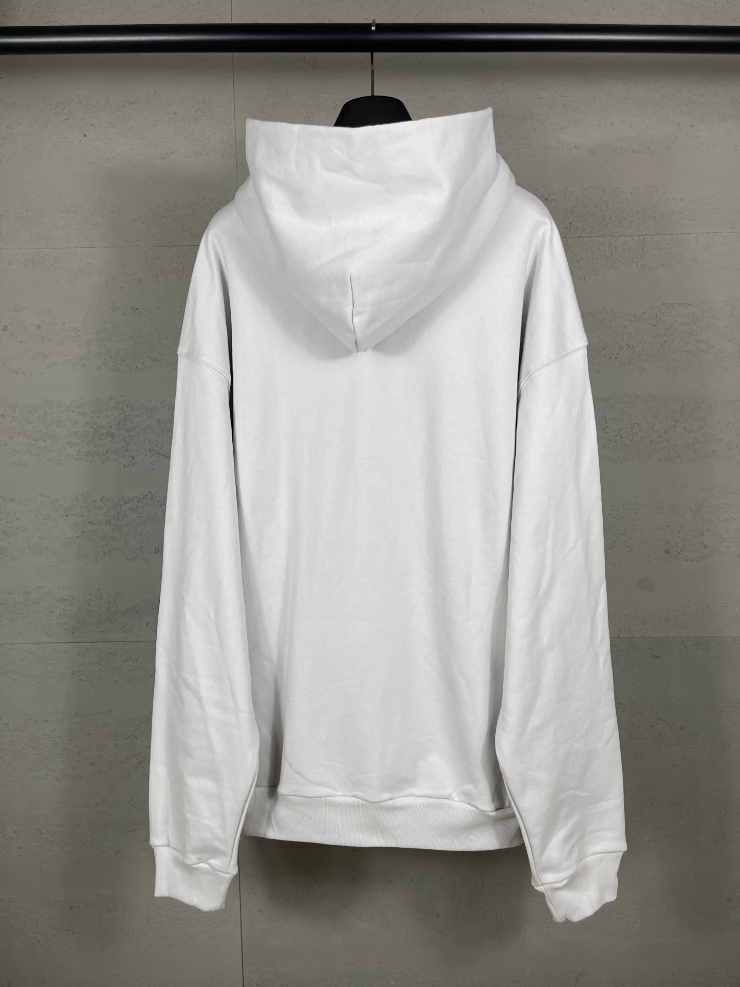 🅿️356 real photos [Top version. Official website quality] BALENCI*GA/25 new model. Latest style SS25 ready-to-wear washable hooded sweatshirt with Los Angeles night scene direct-printed print on the front. Research and development at the first time, different market currencies. Comparisons welcome. The fabric is made of Paris ZP custom-woven and dyed cotton sweatshirt. Weighing 460 grams, the cloth surface is clean. The cloth pattern is clear, soft and comfortable. The threads are dyed with no color difference. Printing adopts computer direct printing. Garments are washed and aged. Jubie market currency. Welcome to compare. The version adopts OS loose shoulder design. Same style for men and women. Code: BL259905 Color: washed black, apricot Size: XS S M L
