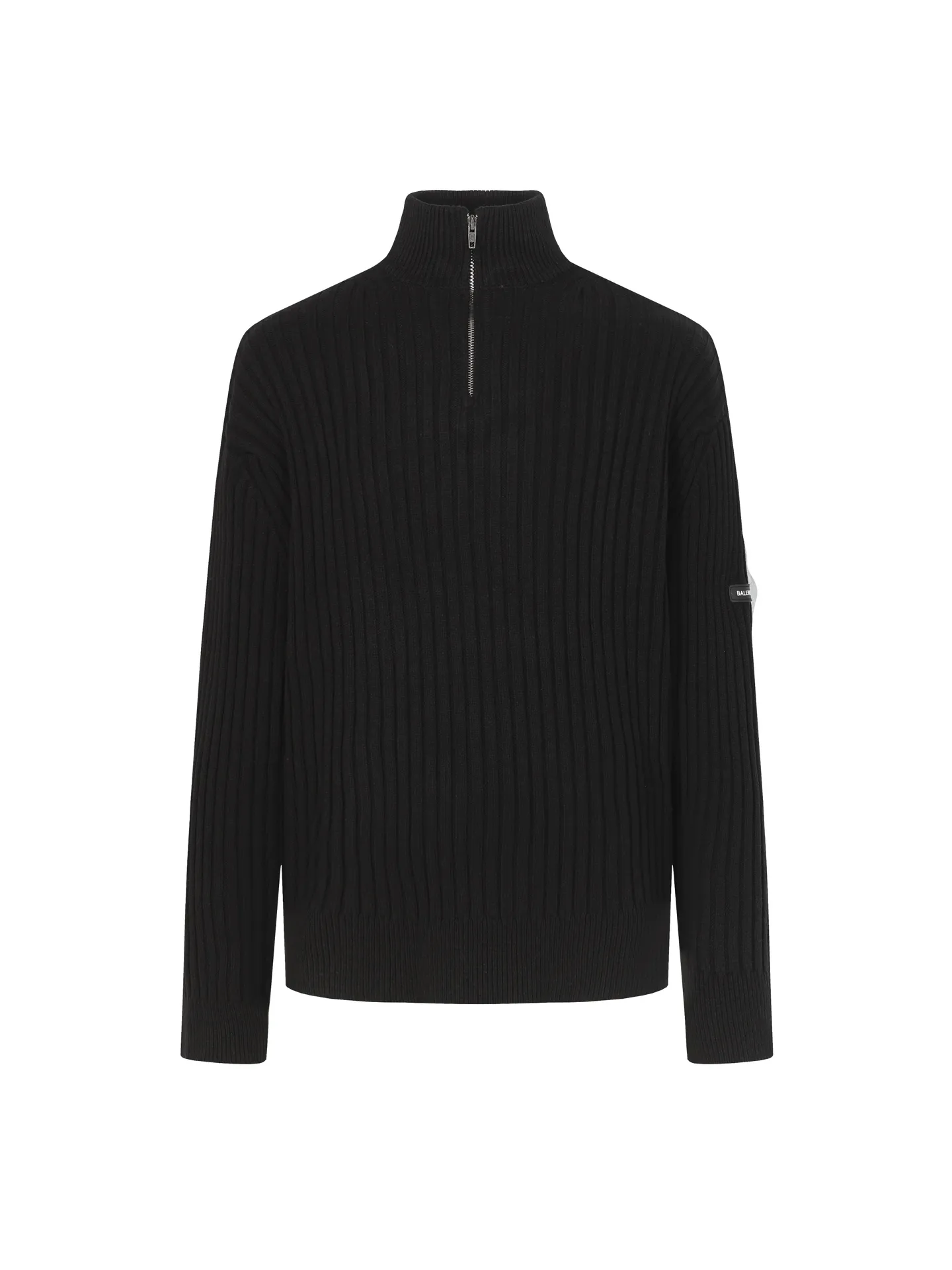 🅿️490 BLCG 25FW high-neck half-zip sweater with armbands. The core craftsmanship of this single product lies in the cross-border fusion of high-tech lamination and traditional knitting. The basis of ready-made garments is high-elastic coarse pit knitting, which achieves strong three-dimensional texture and excellent elasticity through thick gauge and special yarns. The elastic characteristics are mainly characterized by high rebound, multi-directional extension and excellent recovery. Relying on the natural structural stretch of the rough ribbed structure and combining it with high-elastic yarns, it has high stretchability in both the longitudinal and transverse directions (up to 6-10cm). It has no sense of restraint when moving, and can quickly return to its original shape, resist wrinkles, maintain shape, and avoid sagging. The iconic black polyurethane tape is precisely sewn onto the uneven knitted surface. At the same time, the elasticity of the underlying knitted structure must not be damaged, and the luster and toughness of the strip itself should be maintained, integrating the decorative strip and the functional structure into one. Size:S/M/L