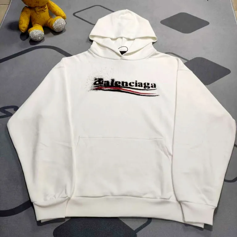The top version of Balenciaga SS24 Coke Logo blur printed hooded sweatshirt. Loose fit. Same style for men and women. 440g double-ply large terry fabric dyed in the same vat. The fabric can weigh up to 460g. It feels very comfortable. The latest brick cabinets in autumn and winter are in sync. Fashionable and individual. A super versatile and good-looking sweatshirt. Very suitable for both men and women. A must-have style. Hang tag. Collar label. Washed wheat. Complete with three labels. Packaging Sydney paper. [1:1 original creation with high control of details] Fabric: 440g double-strand large terry Color: Black White Size: XS-L P:430 Color: Black White Size: XS S M L Style number: 2478#