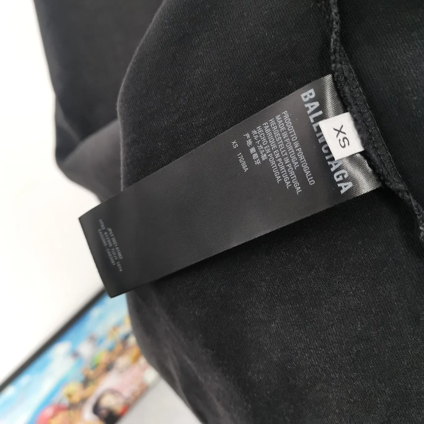 [New] The top tried and tested version of BALENCIAGA's new design team prints the same style short-sleeved T-shirts for men and women, couples and celebrities. It uses high-coverage screen water slurry technology, and is printed after washing. Ready-made garments are washed, fried snowflakes and sanded. The scrap rate is very high. Full of craftsmanship. 32S 280g double-ply double yarn pure cotton fabric. Ready-made garments are shaped and washed! Full of drape. Accessories: Butter paper with logo, three-label synchronous official website Size: XS-L Color: Washed black P:280