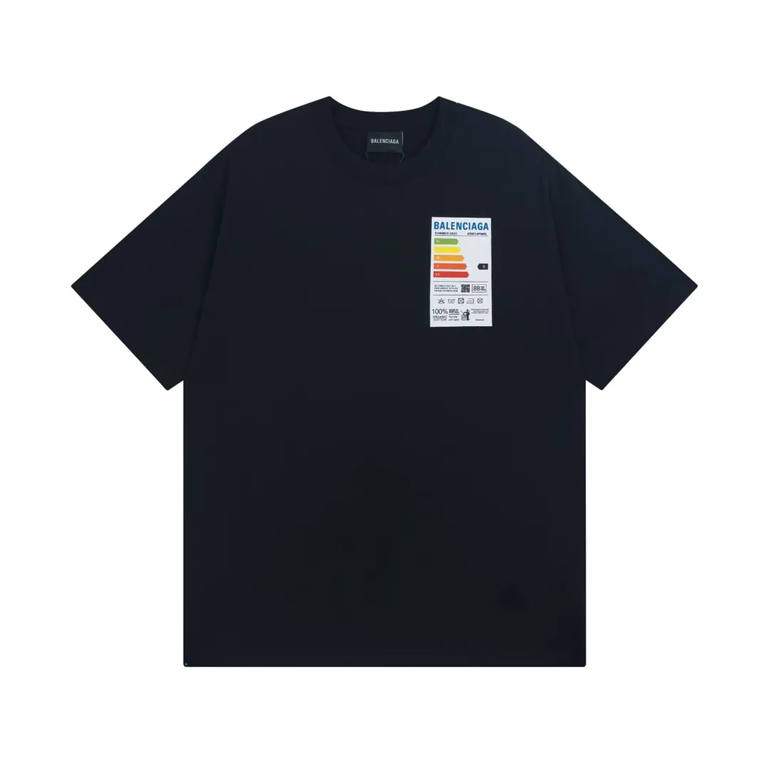 🅿️176 Detailed picture [Top version. Official website quality] BALENCI*GA/Paris BALENCI*GA#2023 spring and summer new style, refrigerator energy meter environmental protection logo short-sleeved T-shirt. 2023 spring and summer new product. Brick cabinet synchronization. The fabric is made of Paris ZP custom-woven and dyed 100% cotton double yarn compact cotton. The weight is 260 grams. The cloth surface is clean. The cloth pattern is clear. Soft and comfortable. Good color fastness. Not easy to change color. The threads are woven and dyed with no color difference. The printing uses imported environmentally friendly rubber paddles, cutting piece positioning, precision stencils, fine LOGO letters, clear letters, no burrs. The effect is three-dimensional, which is different from ordinary printing in the market. Restore brick cabinets. Comparisons welcome. The version adopts OS loose shoulder design. Same style for men and women. Code: BL223097 Color: Black. Beige Size: XS to L