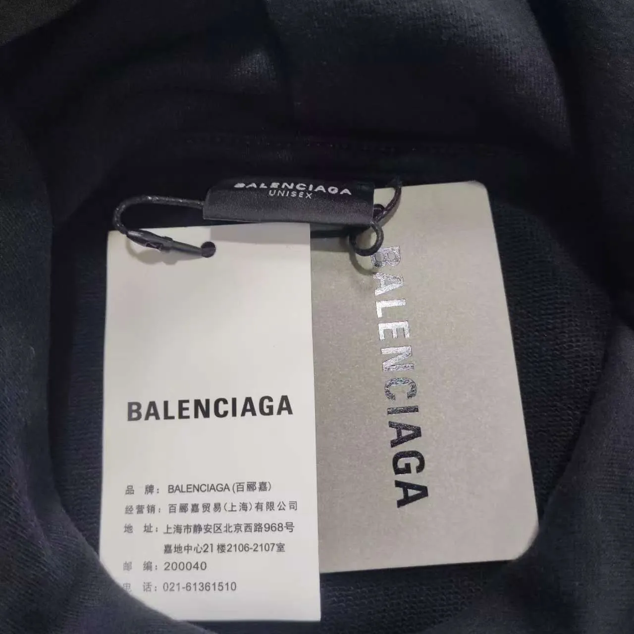 Top version Balenciaga graffiti Sanskrit printed hooded sweatshirt ✅No.1 quality in this market Real ceiling quality ✅All original development drawings pay attention to details to avoid stolen pictures mixed with merchants ✅Correct 450g custom-woven and dyed 100% cotton double yarn compact cotton fabric ✅Imported Conley direct-injection printing color ZP consistent ✅Letter tearing process clear and firm without hand feel ✅Ready-made garments washed and distressed Super heavy craftsmanship good color fastness ZP consistent Here I will explain why mine is a little more expensive than others, 1. It seems to be simple printing or embroidery, but in fact it is not simple at all. 10000% imported machine restoration is not just a lip service. You are welcome to compare with peers. 2. Each model is produced by the company. The details of the workmanship and fabrics are consistent with the original ones. There is no color difference between the ones at the counters. Reproductions are not terrible. Whoever is fake is embarrassed. It’s not shameful to make a replica, it’s shameful if you can’t buy the correct version if you make a replica.  3. Note that the threaded collars are all original collars of certain countries and regions, with high wrapping. The width of the neckline and cabinets are accurate to the millimeter. Thick necklines are not easy to deform. The collars of high-end products are all restored cabinets. They are different from the big collars in the world. Ordinary garbage short-sleeves are printed with a print. The clavicle of the upper body is exposed. Please be patient. Customers who have bought genuine products or have seen genuine products will come back to place orders again. This is quality. This is quality. 4. Different styles of washed wheat main wheat, including imported wheat, have different colors and codes. Really restore the counter. As we all know, Balenciaga's collar labels in each quarter have different English or different colors. This distinguishes fast food from the world's same-colored main wheat washed wheat. 5. Pay attention to the workmanship. The stitching at the neckline has no folds, smooth and natural without overlapping lines, and truly restores this. This is something that many people cannot do. 6. The fabric is made of 450g Paris-specific double yarn. No one can make better fabrics than my family. There's really no way to compare it with the ordinary version on the market. Respect it. It's genuine and costs thousands of dollars anyway. Don't go wrong with the quality of street stall products. 7. The workmanship is fully restored and the packaging is fully restored. The cost is huge. 8. I guarantee here that this is the highest quality you can find. P: 490 Size: XS-S-M-L (The correct version is very large)