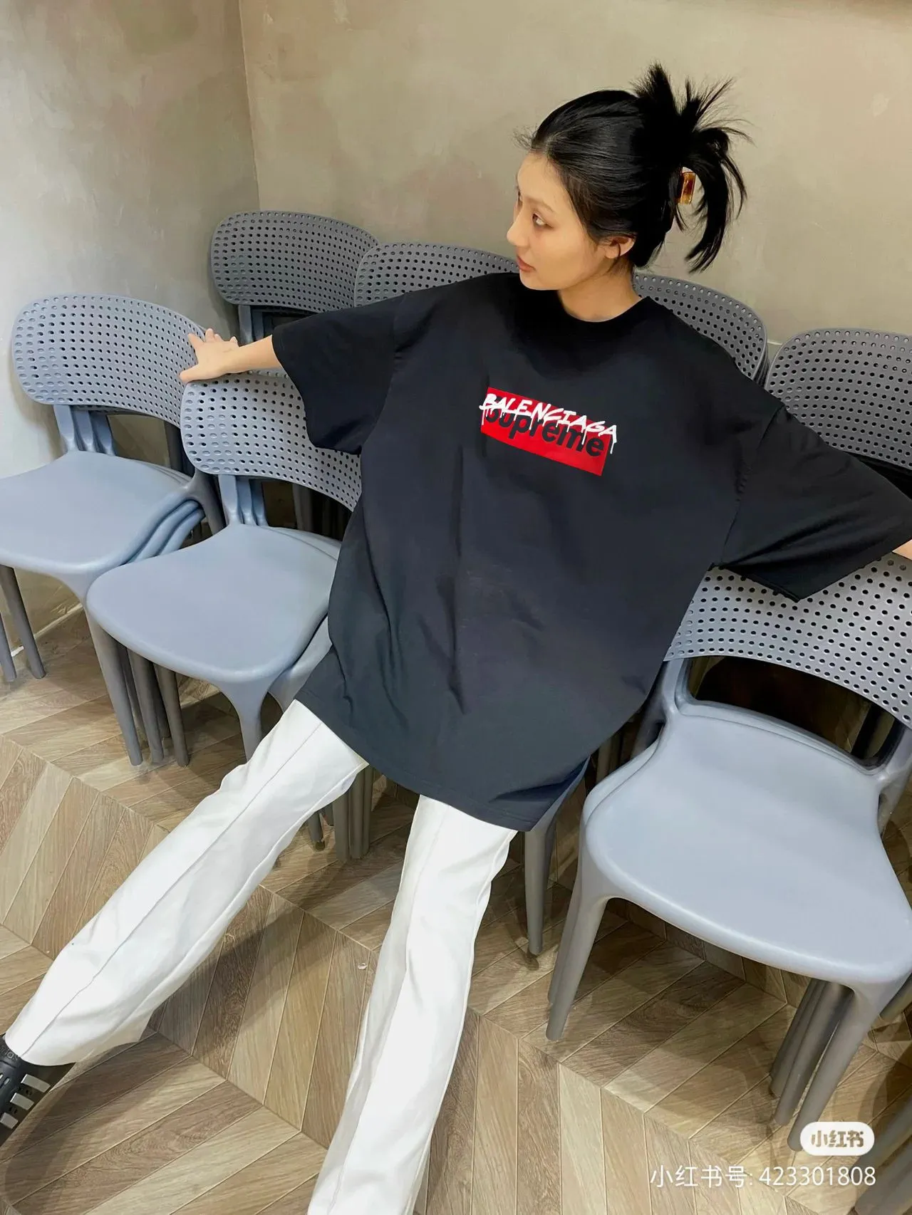 🎀Hot model pictures🎀[Updated] Top tested version BALENCIAGA ✘Supreme 23Ss joint printed T-shirt short sleeves [2023. Brand new BALENCIAGA ✘Supreme launches first joint series] BALENCIAGA and Supreme launch related joint products, the 2023 spring and summer series will be with you, and it will be possible to once again create the 2017 Louis Vuitton x Supreme Highlight moment. The latest exclusive customized co-branded accessories on the entire network, exclusive co-branded packaging boxes, main mark, hangtag and packaging are all different from other models on the market. The side flag mark is exclusively customized for this collaboration, with double logo red mark, the same style for men and women!  Color Black White Khaki Size XS S M L P:260