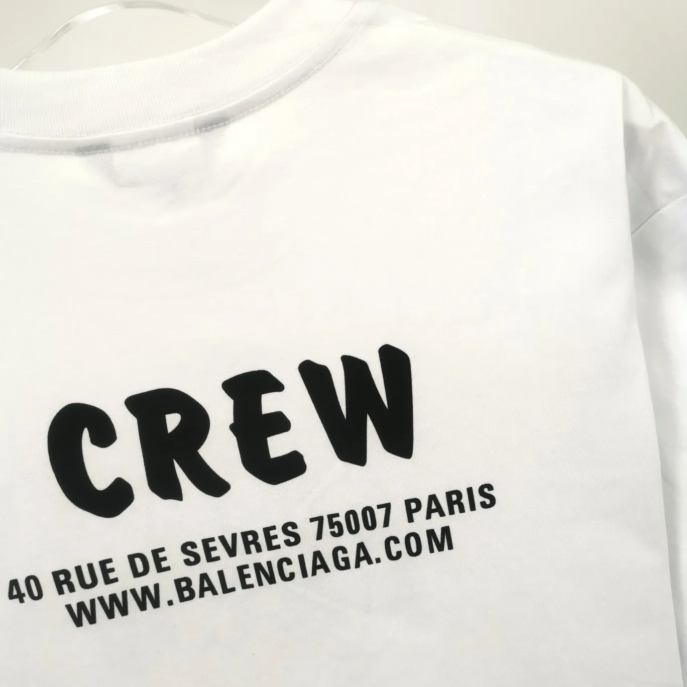[Launched] Top tested version BALENCIAGA CREW staff limited edition short-sleeved t-shirt for male and female couples, pure cotton celebrity style. As a limited-edition short-sleeved shirt for Balenciaga’s 20th anniversary staff, it is full of Parisian feelings, highly recommended! ! The letters on the chest are also very simple and elegant, and the shape is super OS. The whole dress has been washed, and the 280g combed cotton fabric is very textured and you can touch it! High-definition imported glue and high-coverage screen printing on the chest, the dots are very precise. Color: Peach Pink Black White Size: XS-L P:250