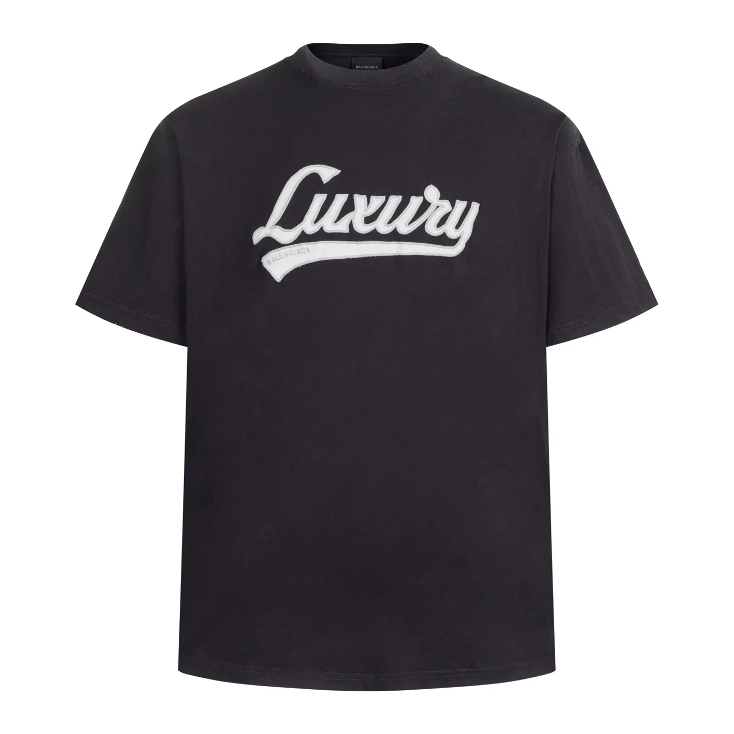 🅿️310 [Exclusive supply] BLCG 25FW Luxury appliqué short-sleeve fabric is made of 24S 185g double yarn special textile compact cotton, and the rib is made of 32S 340g double yarn stretch rib. The structure of pure cotton fabric is plain weave. The surface of the fabric is smooth and delicate, and the texture is tight. It has good moisture absorption, breathability and comfort, and can keep you dry and comfortable. Due to its tight spinning process, it also has good wrinkle resistance and durability, making it suitable for long-term wear or use. Laser cutting patch embroidery technology is a form of technology that uses laser cutting equipment to accurately cut patch fabrics, and then sews them onto clothing or other fabrics through an embroidery machine. Laser-cut cuts are smooth and eliminate the need for hemming, which improves the overall quality of patch embroidery. The post-destruction and wear treatment of the embroidery process is a technology that simulates the natural wear effect through manual intervention; it not only reflects the technical traces of manual intervention, but also retains the aesthetic charm of natural wear. With a layered texture structure, the raised embroidery threads are directionally polished to present a gradient effect of "complete in the middle and roughened edges". Size:XS-S-M-L