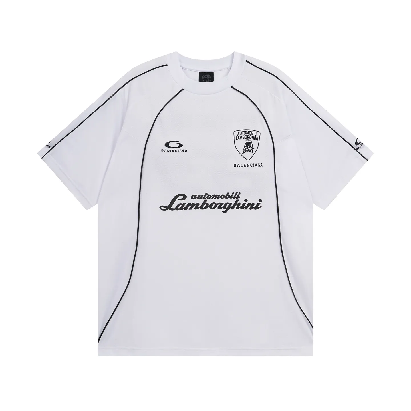 🅿️226 Actual pictures [Top version. Official website quality] BALENCI*GA/Paris co-branded Lamborghini jersey, printed embroidery on the front and back, embroidered on the left and right sleeves, multi-position short-sleeved T-shirt #overweight craftsmanship. SS25 latest model. Research and development at the first time, different market currencies. Comparisons welcome. The fabric is made of custom-woven sports fabric that absorbs moisture and is comfortable and dry. Whether you are doing sports or fitness or going out on the street every day, you can easily become the center of attention. Stretch ribbing at neckline. Weighing 260 grams, the cloth surface is clean. The cloth pattern is clear, soft and comfortable. The threads are dyed with no color difference. The printing uses imported environmentally friendly rubber paddles. The embroidery is done using imported Tajima embroidery machines. The pattern letters are clear, three-dimensional and without burrs. Jubie market produces pictures based on pictures. Welcome to compare. The version adopts OS loose shoulder design. Same style for men and women. Code: BL253691 Color: black, white Size: XS S M L