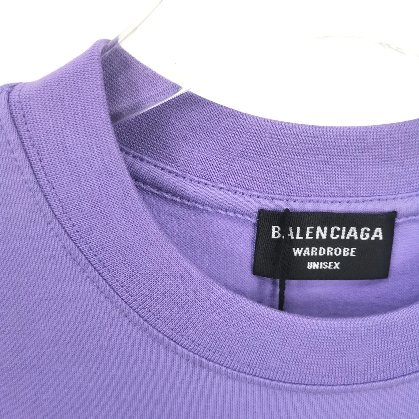 Supplementary details - the top tested version of Balenciaga's BALENCIAGA Cola Malone embroidery printed short-sleeved T-shirts for male and female couples stars. Three colors are available to ensure the same fabric as the original version, without color difference! Customized dyeing in a package! INS, Xiaohongshu’s popular style, classics that never fade away! The king of orders in Spain, the fried chicken is highly recommended! 32S 280g pure cotton double yarn fabric, comfortable and wide! Full of drape! The printing uses Tajima embroidery machine imported from Japan, which is known as the fighter among embroidery machines. The embroidery is meticulous, with no threads or skipped threads, the printing and embroidery are full and fine, and the letter spacing is consistent with ZP! Wearing it gives you full confidence and peace of mind! The labels and washes are all correct! On behalf of G at the same level! Consistent packaging at the counter!  Size: XS-L Color: Beige, taro purple, active gray, light hemp gray P:260