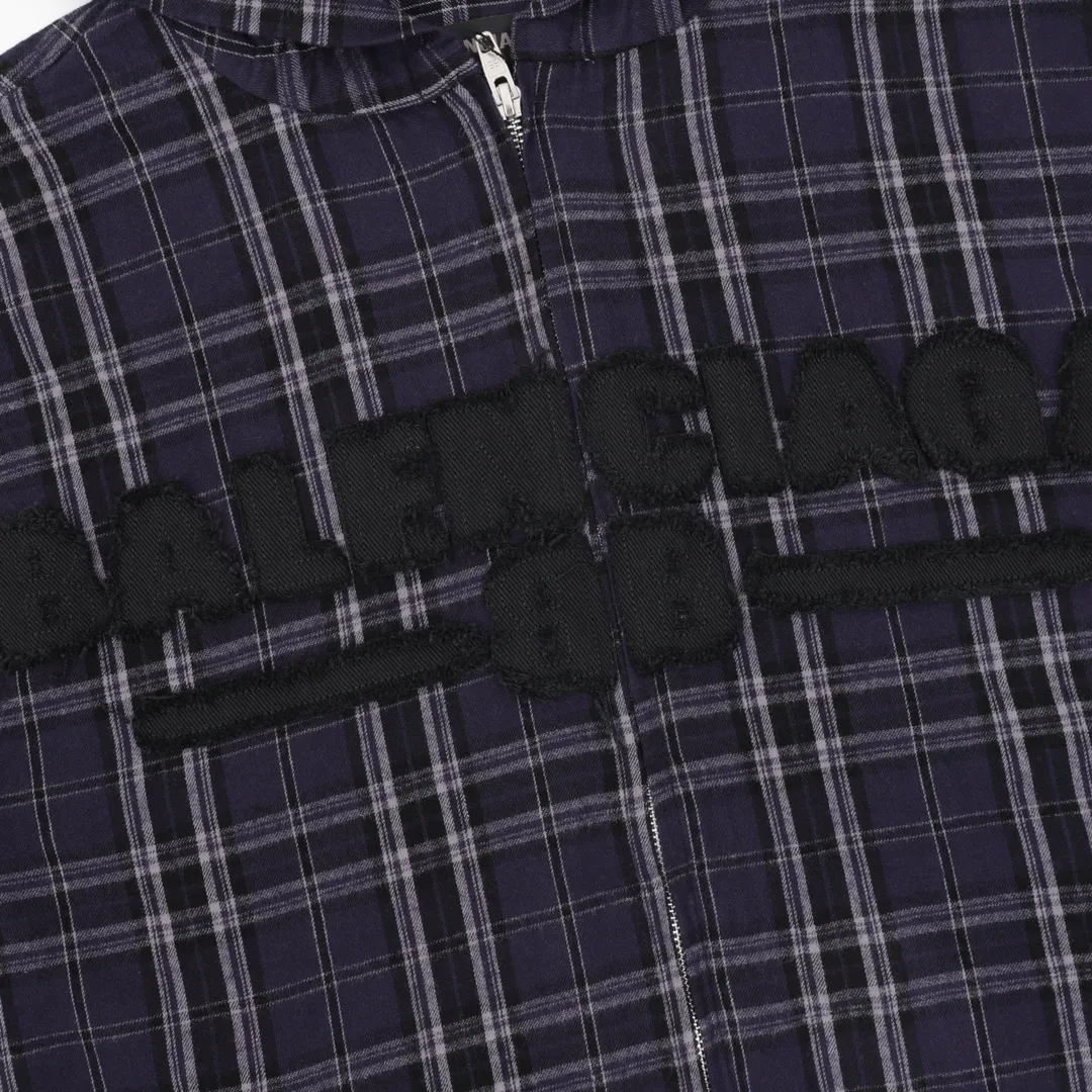 🅿️580 Balenciaga/Balenciaga BLCG 25FW blue plaid appliqué suit jacket Light luxury A must-have item for daily commuting for men and women Correct version Welcome to compare Detailed features · Custom-developed plaid flannel fabric · OS silhouette design · Infrared laser alignment cutting process All alignment · Side diagonal pockets Hooded design · Customized molded hardware zippers Double puller design · Tajima high-speed embroidery machine 200,000 appliqués · Washing process to enhance the feel · Diagonal pockets on the side of trousers · Pockets decorated with embroidery · Original main mark washed tag packaging Color: Picture color Size: 46-52