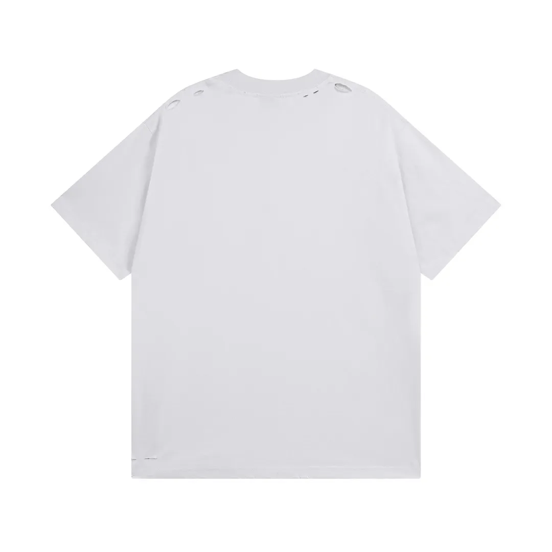 🅿️180 real photos [Top version. Official website quality] BALENCI*GA/Paris.SS25 latest model alphanumeric printed eye chart worn and distressed short-sleeved T-shirt. Ready-made clothing with many worn and worn. Brick cabinets are synchronized. Genuine products are developed at the first time. The fabric is made of Paris ZP custom-woven and dyed cotton double yarn. Weighing 260 grams, the cloth surface is clean. The cloth pattern is clear, soft and comfortable. The threads are dyed with no color difference. The printing is made of environmentally friendly imported materials. The letters are clear and the effect is three-dimensional. The version adopts OS loose shoulder design. Same style for men and women. Code: BL223617 Color: black, gray and white. Size: XS S M L