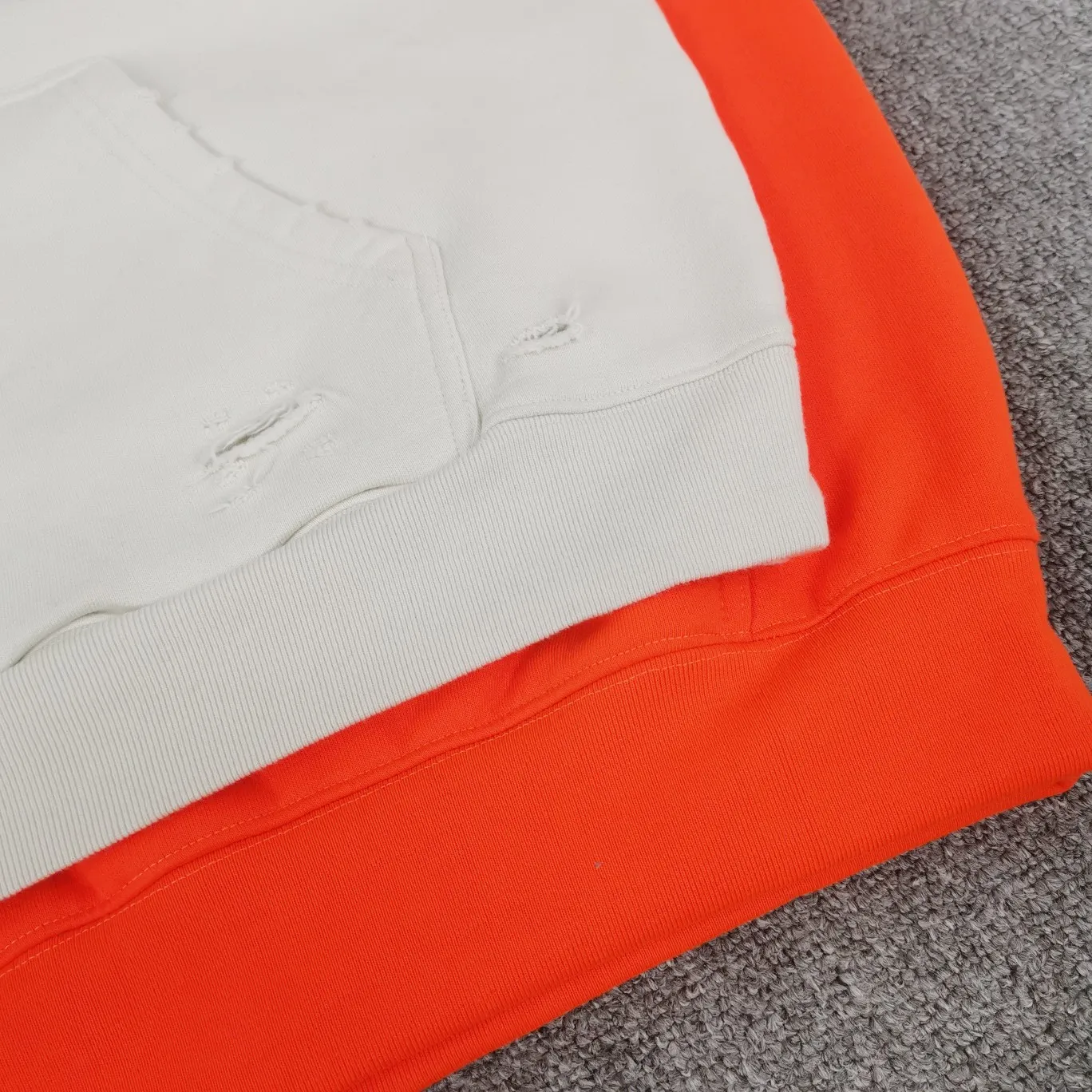 [Off the shelves, only taking orders. {Top-quality authenticated version BALENCIAGA signature lost stickers, male and female couple star same style autumn and winter pure cotton hoodie sweatshirt HI MY NAME IS (), IF I AM LOST TAKE ME TO THE BALENCIAGA STORE. My name is (), if I'm lost please take me to the Balenciaga store. No matter where we go, we will never get lost! No matter how long we walk, we will eventually return to Balenciaga. A very interesting item. This single fabric is made of 520g custom-woven fleece fabric, which is full of drape. It uses the same materials as the original version and has the same weight and feel. The printing adopts screen printing technology, and proportional foaming powder is added to the glue. Repeat printing three times and dry at high temperature to make the printing firm, slightly convex and not easy to fall off or fade. Customized washed logo, main logo, hang tag, and hoodie, all consistent with the original version. This style is a regular style, with a hoodie, the clothes are complete, no distress (no holes, torn) Size: XS-L (can wear up to 230 catties) Color: Fluorescent orange milky white P: 490