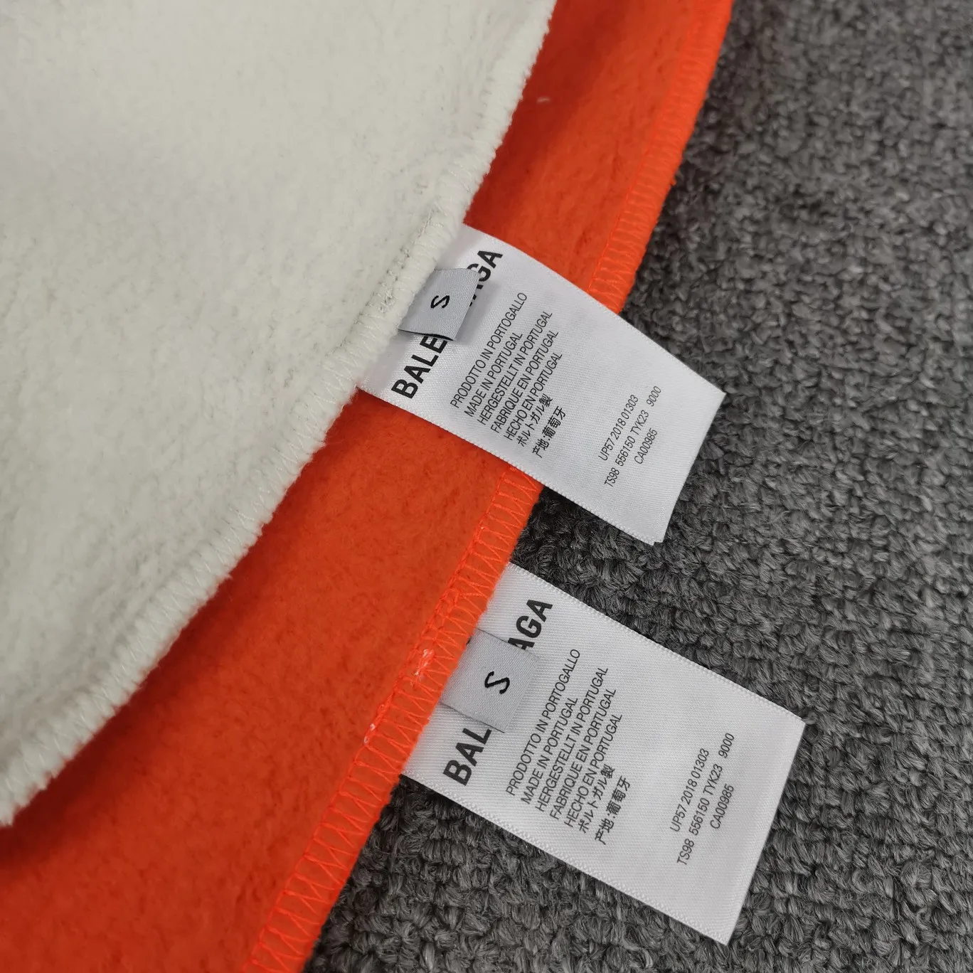 [Off the shelves, only taking orders. {Top-quality authenticated version BALENCIAGA signature lost stickers, male and female couple star same style autumn and winter pure cotton hoodie sweatshirt HI MY NAME IS (), IF I AM LOST TAKE ME TO THE BALENCIAGA STORE. My name is (), if I'm lost please take me to the Balenciaga store. No matter where we go, we will never get lost! No matter how long we walk, we will eventually return to Balenciaga. A very interesting item. This single fabric is made of 520g custom-woven fleece fabric, which is full of drape. It uses the same materials as the original version and has the same weight and feel. The printing adopts screen printing technology, and proportional foaming powder is added to the glue. Repeat printing three times and dry at high temperature to make the printing firm, slightly convex and not easy to fall off or fade. Customized washed logo, main logo, hang tag, and hoodie, all consistent with the original version. This style is a regular style, with a hoodie, the clothes are complete, no distress (no holes, torn) Size: XS-L (can wear up to 230 catties) Color: Fluorescent orange milky white P: 490