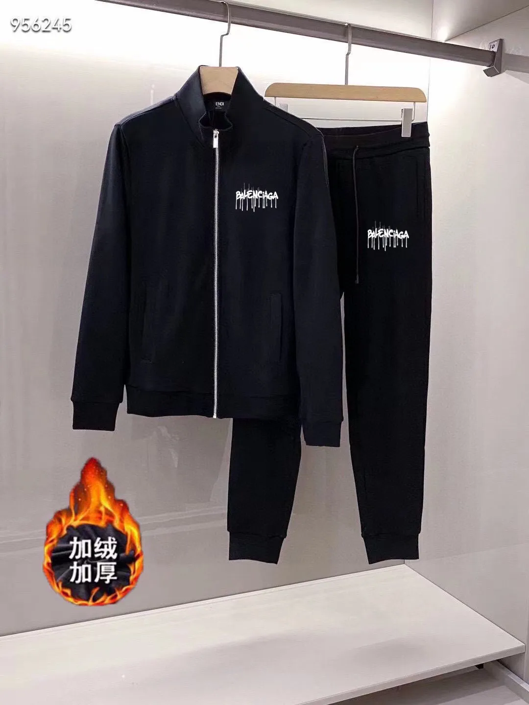 🅿️460 brand [BALENCIAGA] (velvet and thickened) 2025 autumn and winter new products, celebrities’ favorite fashion-flavored casual suits, clean and neat tailoring, full of urban style. Made of high-quality custom-made fabrics, the lining has excellent thermal insulation effect, feels soft and dry, and the upper body effect is crisp and stylish. The three-dimensional cutting process and the pattern are all of high standards, and the silhouette version has the right benefits! It is not tight at all, and you feel good when you put it on. So many top-quality raw materials create high-end products with unparalleled value. It is the first choice for high-end fashion people. (Size: M-4XL can wear up to 200 pounds)