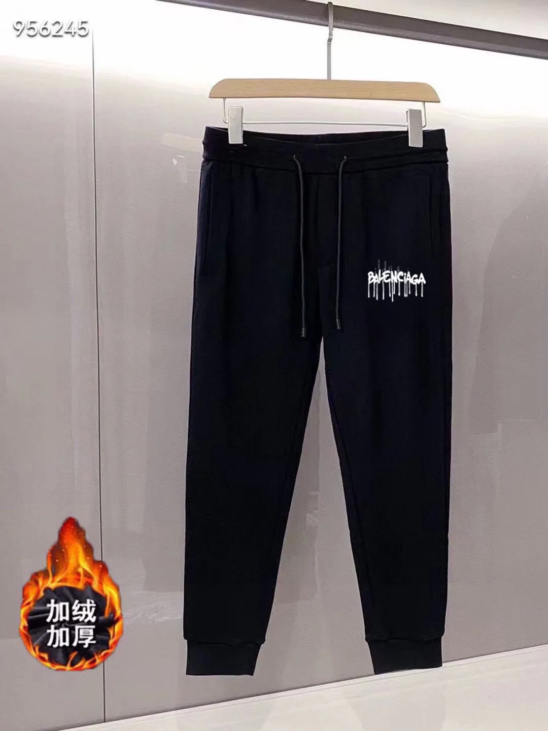 🅿️460 brand [BALENCIAGA] (velvet and thickened) 2025 autumn and winter new products, celebrities’ favorite fashion-flavored casual suits, clean and neat tailoring, full of urban style. Made of high-quality custom-made fabrics, the lining has excellent thermal insulation effect, feels soft and dry, and the upper body effect is crisp and stylish. The three-dimensional cutting process and the pattern are all of high standards, and the silhouette version has the right benefits! It is not tight at all, and you feel good when you put it on. So many top-quality raw materials create high-end products with unparalleled value. It is the first choice for high-end fashion people. (Size: M-4XL can wear up to 200 pounds)