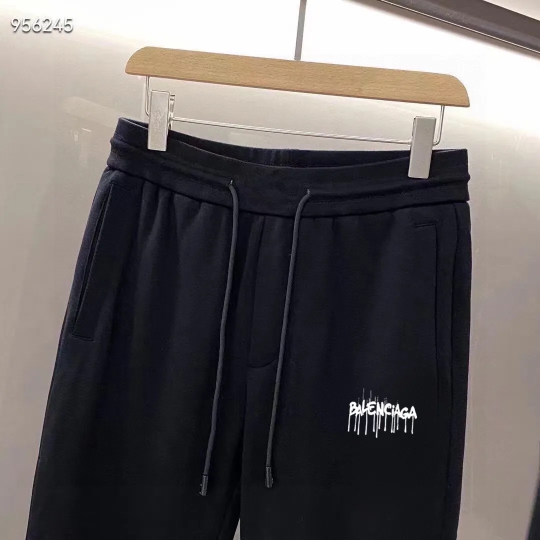 🅿️460 brand [BALENCIAGA] (velvet and thickened) 2025 autumn and winter new products, celebrities’ favorite fashion-flavored casual suits, clean and neat tailoring, full of urban style. Made of high-quality custom-made fabrics, the lining has excellent thermal insulation effect, feels soft and dry, and the upper body effect is crisp and stylish. The three-dimensional cutting process and the pattern are all of high standards, and the silhouette version has the right benefits! It is not tight at all, and you feel good when you put it on. So many top-quality raw materials create high-end products with unparalleled value. It is the first choice for high-end fashion people. (Size: M-4XL can wear up to 200 pounds)