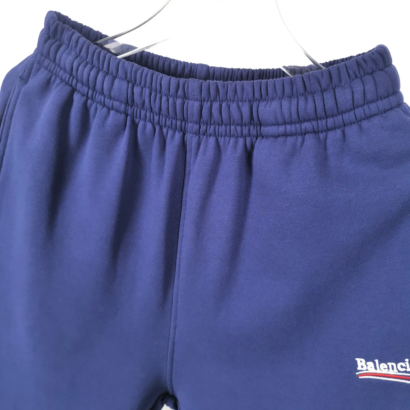 [New arrival] Top tried and tested version Balenciaga 21SS BLCG Balenciaga Wave Coke male and female couple celebrity same style pure cotton terry trousers sweatpants casual pants classic and versatile style is here! With these pants, they look perfect no matter what outfit you wear! Get it now! Customized special fabrics, ready-to-wear washable, soft and comfortable to the touch.  460 grams of dust-free sweatshirt fabric, washed and cut. Imported environmentally friendly water glue is added to the garment and washed twice to ensure consistent printing. Customized wash mark. This year's sincere shorts LOGO adopts Japanese Tajima embroidery technology, and the printing is full and meticulous. Color: Black/Grey/White/Blue Size: XS-L P:370