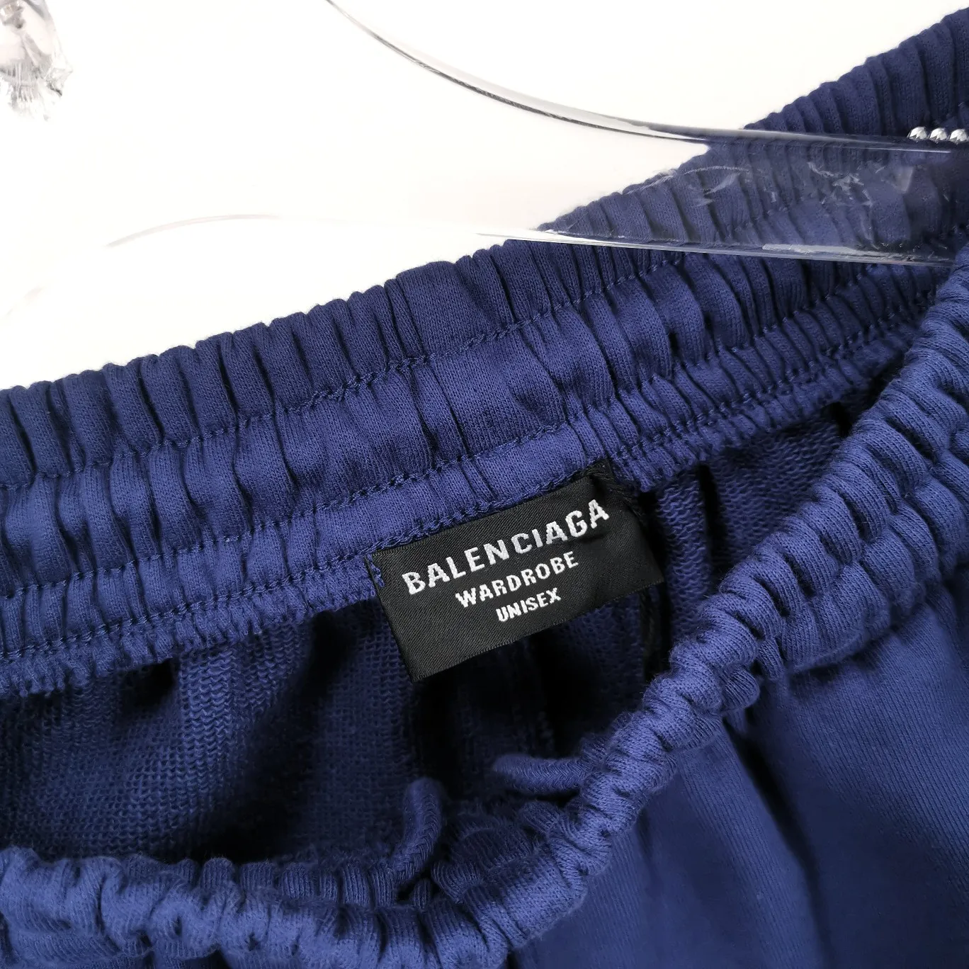 [New arrival] Top tried and tested version Balenciaga 21SS BLCG Balenciaga Wave Coke male and female couple celebrity same style pure cotton terry trousers sweatpants casual pants classic and versatile style is here! With these pants, they look perfect no matter what outfit you wear! Get it now! Customized special fabrics, ready-to-wear washable, soft and comfortable to the touch.  460 grams of dust-free sweatshirt fabric, washed and cut. Imported environmentally friendly water glue is added to the garment and washed twice to ensure consistent printing. Customized wash mark. This year's sincere shorts LOGO adopts Japanese Tajima embroidery technology, and the printing is full and meticulous. Color: Black/Grey/White/Blue Size: XS-L P:370