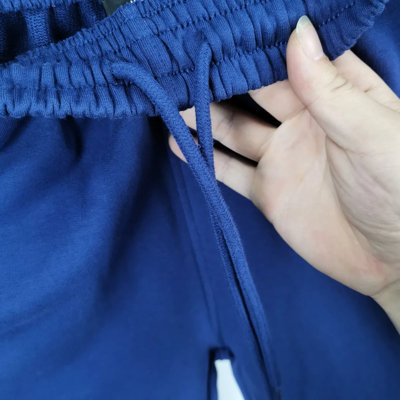 [New arrival] Top tried and tested version Balenciaga 21SS BLCG Balenciaga Wave Coke male and female couple celebrity same style pure cotton terry trousers sweatpants casual pants classic and versatile style is here! With these pants, they look perfect no matter what outfit you wear! Get it now! Customized special fabrics, ready-to-wear washable, soft and comfortable to the touch.  460 grams of dust-free sweatshirt fabric, washed and cut. Imported environmentally friendly water glue is added to the garment and washed twice to ensure consistent printing. Customized wash mark. This year's sincere shorts LOGO adopts Japanese Tajima embroidery technology, and the printing is full and meticulous. Color: Black/Grey/White/Blue Size: XS-L P:370