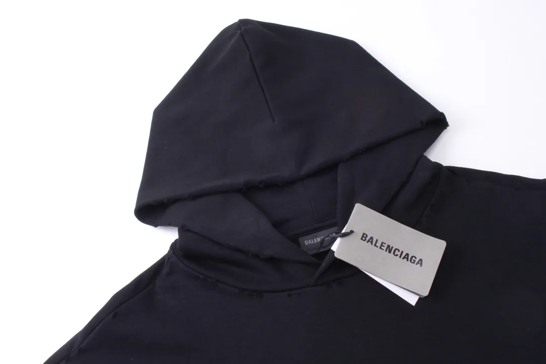 🅿️300 Detailed picture [Top version. Official website quality] BALENCI*GA/Paris BALENCI*GA#BB hand-painted graffiti long-sleeved hooded sweatshirt. 2023 autumn and winter new products. Brick cabinet synchronization. The fabric is made of Paris ZP custom-woven and dyed cotton double-yarn David sweatshirt. The weight is 450 grams, the cloth surface is clean. The cloth pattern is clear. Soft and comfortable. Good color fastness. Not easy to change color. The threads are woven and dyed with no color difference. The printing uses a round machine hand-painted effect. No burrs. The color follows the original board. The whole piece of clothing is hand-made and worn. The brick cabinet is restored. The version adopts the OS loose shoulder style. Same style for men and women. Coding: BL238018 Color: black, white, gray blue, pink Size: XS S M L