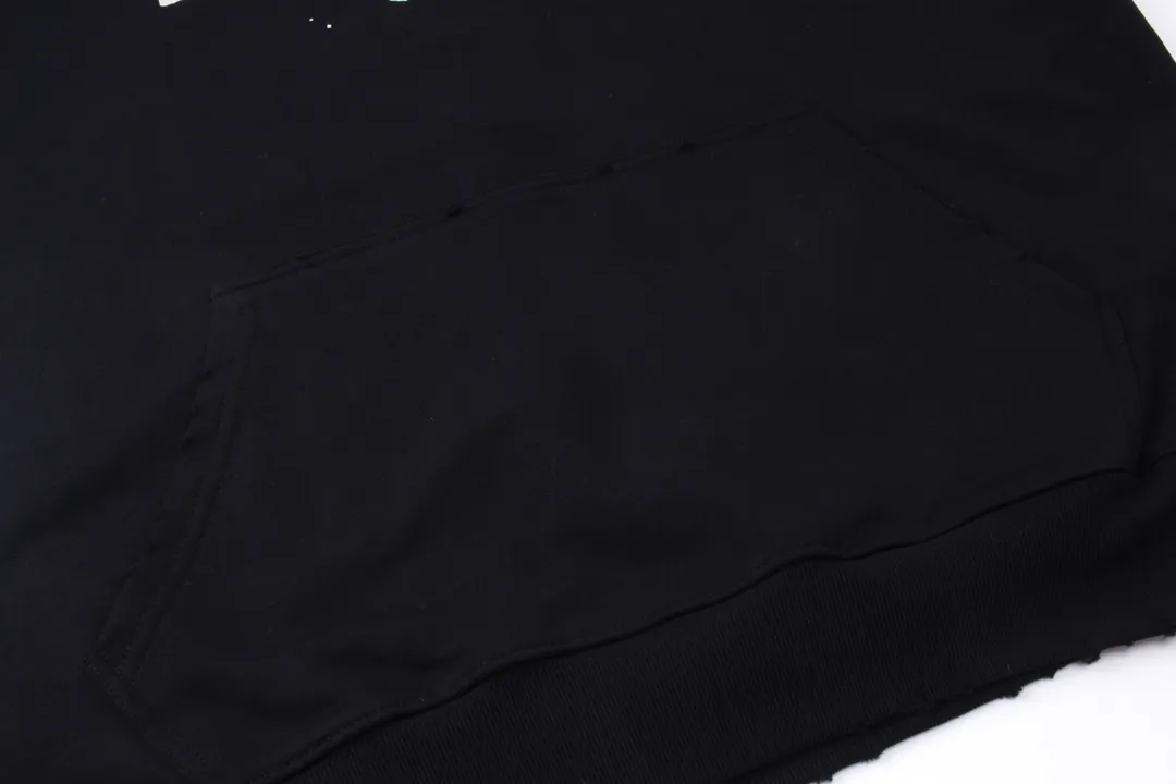 🅿️300 Detailed picture [Top version. Official website quality] BALENCI*GA/Paris BALENCI*GA#BB hand-painted graffiti long-sleeved hooded sweatshirt. 2023 autumn and winter new products. Brick cabinet synchronization. The fabric is made of Paris ZP custom-woven and dyed cotton double-yarn David sweatshirt. The weight is 450 grams, the cloth surface is clean. The cloth pattern is clear. Soft and comfortable. Good color fastness. Not easy to change color. The threads are woven and dyed with no color difference. The printing uses a round machine hand-painted effect. No burrs. The color follows the original board. The whole piece of clothing is hand-made and worn. The brick cabinet is restored. The version adopts the OS loose shoulder style. Same style for men and women. Coding: BL238018 Color: black, white, gray blue, pink Size: XS S M L