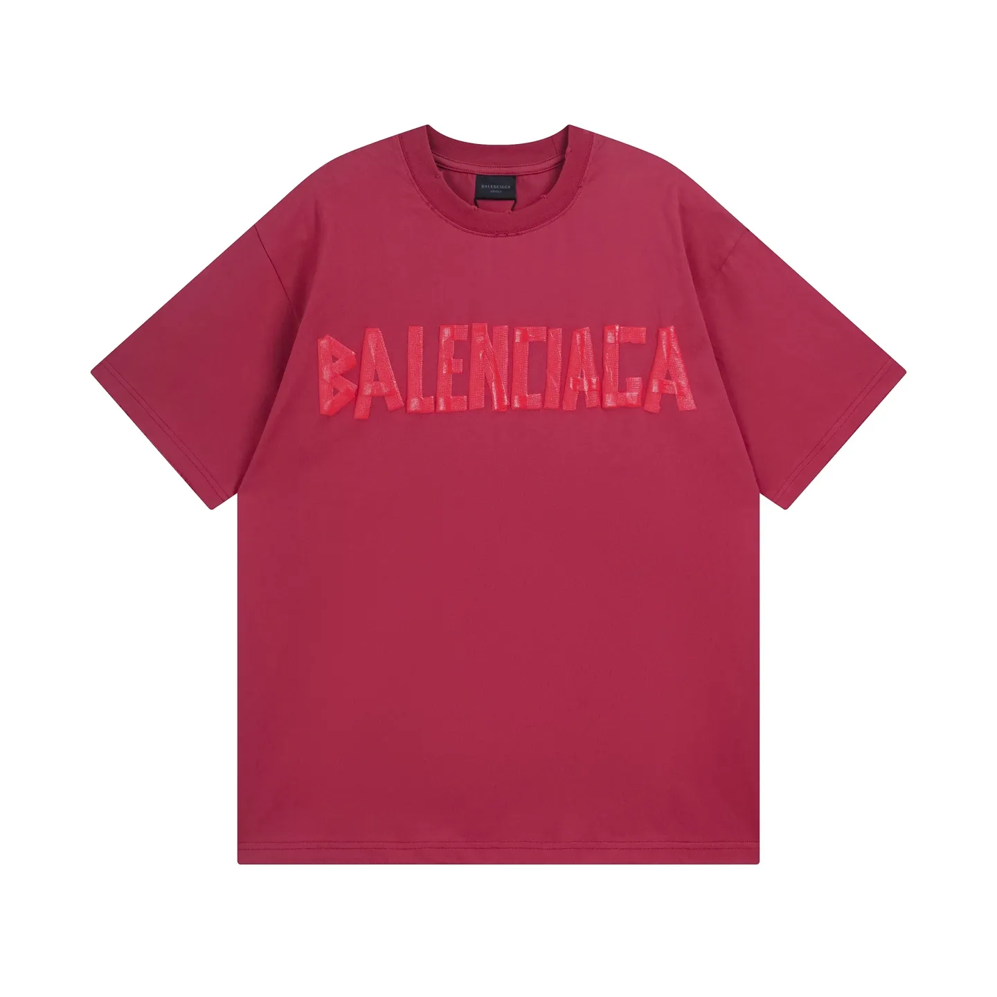 🅿️194 Actual pictures [Top version. Official website quality] BALENCI*GA/Paris. 25ss latest classic. Masking tape printing. Ready-to-wear washed and frayed short-sleeved T-shirt. Brick cabinet synchronization. The fabric is made of Paris ZP custom-woven and dyed 100% cotton double yarn compact cotton. The weight is 260 grams, the cloth surface is clean. The cloth pattern is clear, soft and comfortable, and the thread is dyed with no color difference. The classic pattern is printed with environmentally friendly imported materials, and the tape pattern is glued. The letters are clear and the effect is three-dimensional. Restored brick cabinet. The garments were washed and aged, and polished by many hands. Produced by ultra-heavy craftsmanship, the market currency is very different, welcome to compare. The version adopts OS loose shoulder design. The same style for men and women. Code: BL253383 Color: black blue, plum red, khaki Size: XS S M L