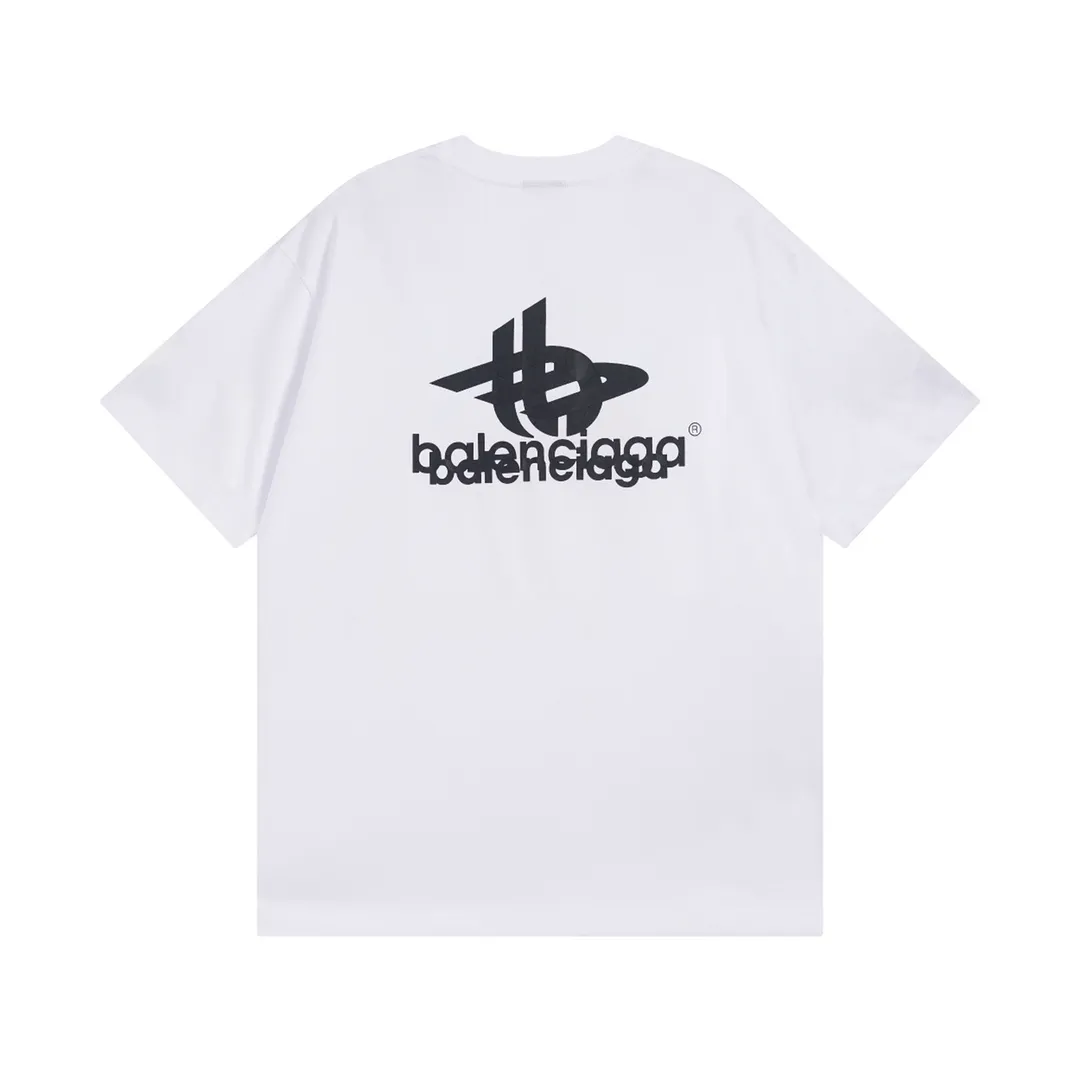 🅿️170 detailed pictures [Top version. Official website quality] BALENCI*GA/Paris. 2024 new style. Phantom double LOGO classic pattern printed short-sleeved T-shirt. Brick cabinet synchronization. Genuine product developed at the first time, happy to print and compare! The fabric is made of Paris ZP custom-woven and dyed cotton with double yarns and compact cotton. The weight is 260 grams. The cloth surface is clean. The cloth pattern is clear, soft and comfortable. The threads are dyed with no color difference. The classic printing is made of environmentally friendly imported materials, with LOGO phantom effect, clear letters and three-dimensional effect. Restore the brick cabinet. Ready-made clothes are washed and distressed, different market currency, welcome to compare, the version adopts OS loose shoulder version. Same style for men and women Coding: BL223213 Color: black, white, fluorescent yellow Size: XS to L