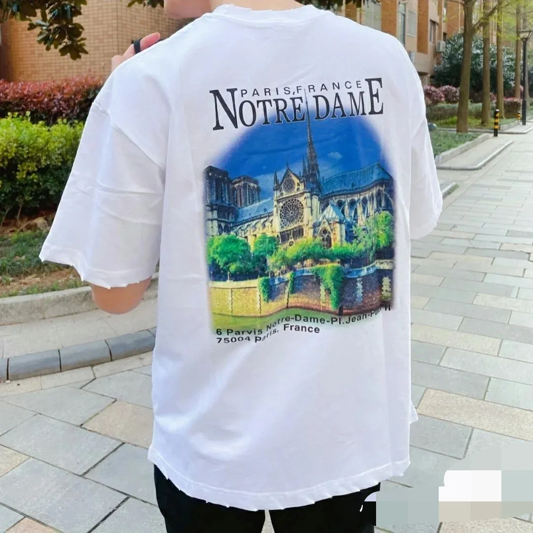 ♻️💯Reference model picture for upper body❤️Top tested version BALENCIAGA Balenciaga Sacred Heart Garden Castle loose pure cotton short-sleeved T-shirt for men and women. Top quality short sleeves, each piece has been garment washed, original version, collar, cuffs and hem have distressed rips, collar has added cuffs, version is dropped shoulder OS version The printing process adopts Kornit Digital 7-color direct printing, which restores the picture quality in high definition. People, trees and buildings are clearly visible and layered. Letter printing details are processed without tooth edges! The cost of front and back printing is enough to buy a box of good cigarettes. The fabric is made of 24S 260g double yarn pure cotton fabric, which is heavy-weight and has full drape. The most important thing is that while ensuring the weight, it can also effectively exert its breathable and breathable effect! Exclusive quality shipment Original fabric Self-adhesive coding Counter tag Size: XS-L Color: Black White P: 290