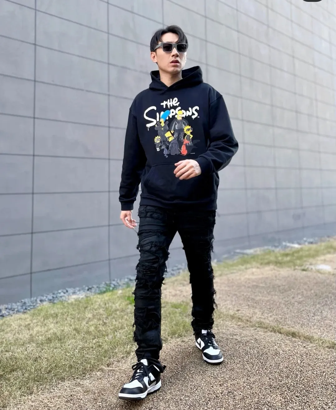 ♻️💯Upper body reference model picture❤️Spring and autumn top-notch proven version Balenciaga BALENCIAGA The Simpsons cartoon pattern explosion pattern pure cotton loose hooded sweatshirt for men and women couples. The process uses Kornit printing cracking effect. The front panel printing glue bursting effect uses imported transparent slurry to scrape the bottom to make the printing bursting feel uniform. (PS: If this process is missing, the printing will easily fall off in large areas after cracking.) The embroidery at the hem uses a Tajima embroidery machine imported from Japan, which makes the size and spacing of the letters even, and the hollows of the letters will not be filled. Precise craftsmanship, full of details. The fabric is made of 520g crystal composite fleece cotton, brand new, washed, and labeled. Genuine products are consistent and synchronized, and coded authentic products are consistent and synchronized. Top tested version, accurate and flawless.  Color: White Blue Black Size: XS-L P:520